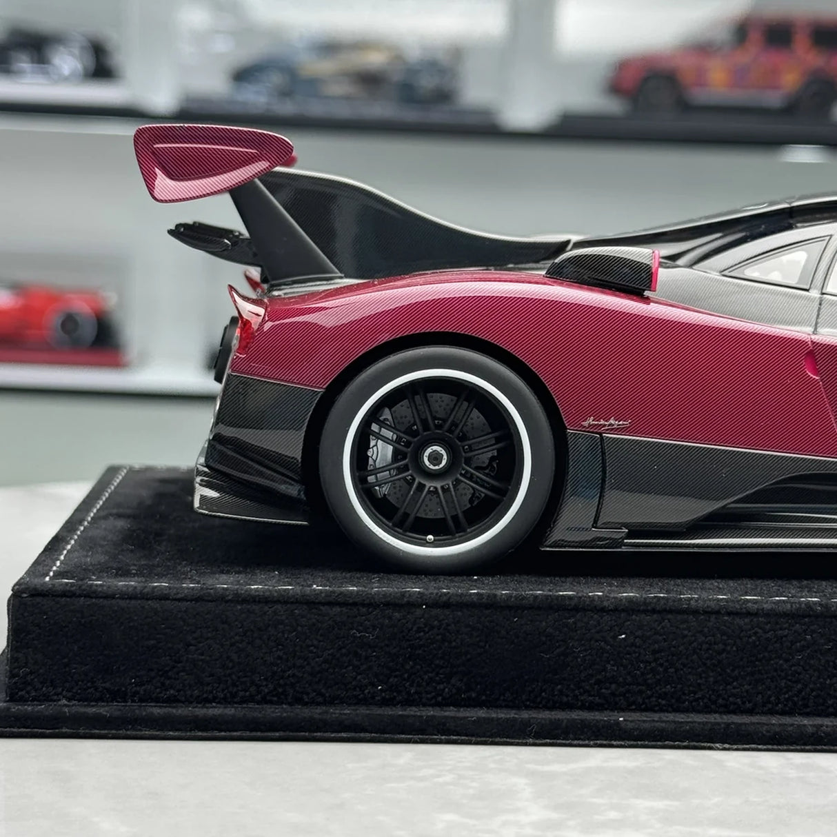 Henson & Heaven Pagani 2012 Zonda 760 RS Carbon Pink 1:18 – Resina de Modelo de Resina de Colección