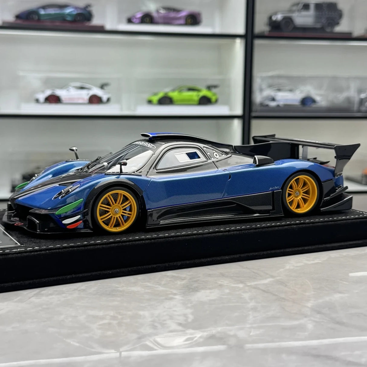 Henson & Heaven Pagani 2013 Zonda ريفولوشن بلو كربون إيطالي سترايب 1:18 – راتنج نموذجي قابل للجمع