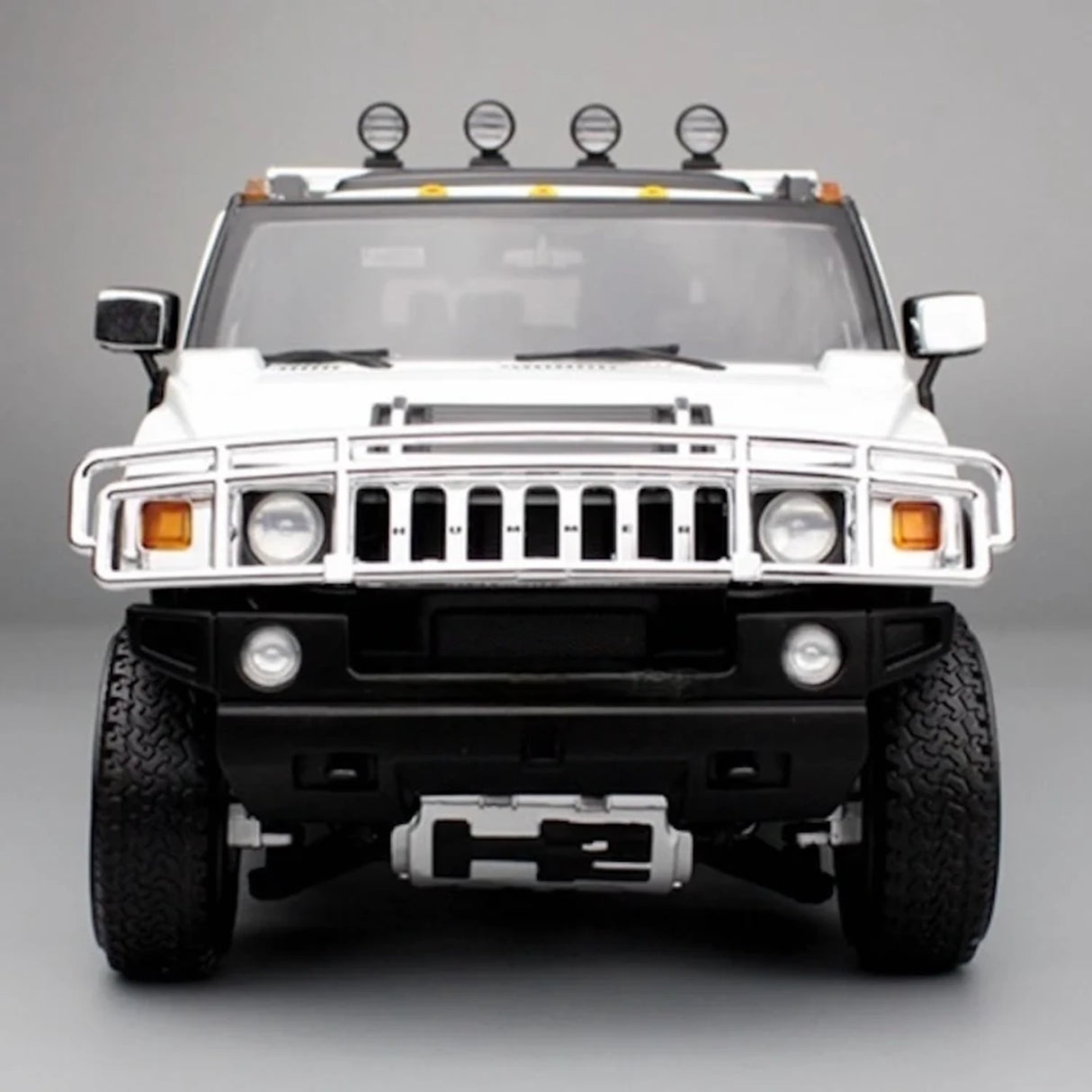 Highway61 Hummer 2002 H2 White 1:18 – Collectible Diecast Model Die-Cast