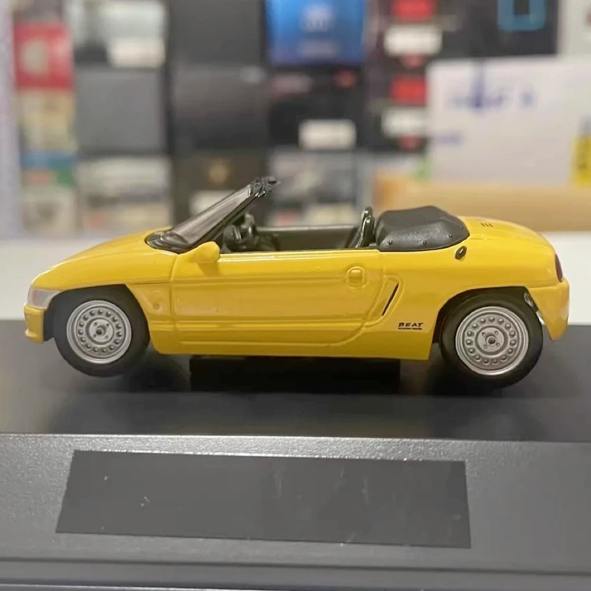 Hot Works Honda 1991 Beat Yellow 1:43 – Collectible Diecast Model Die-Cast