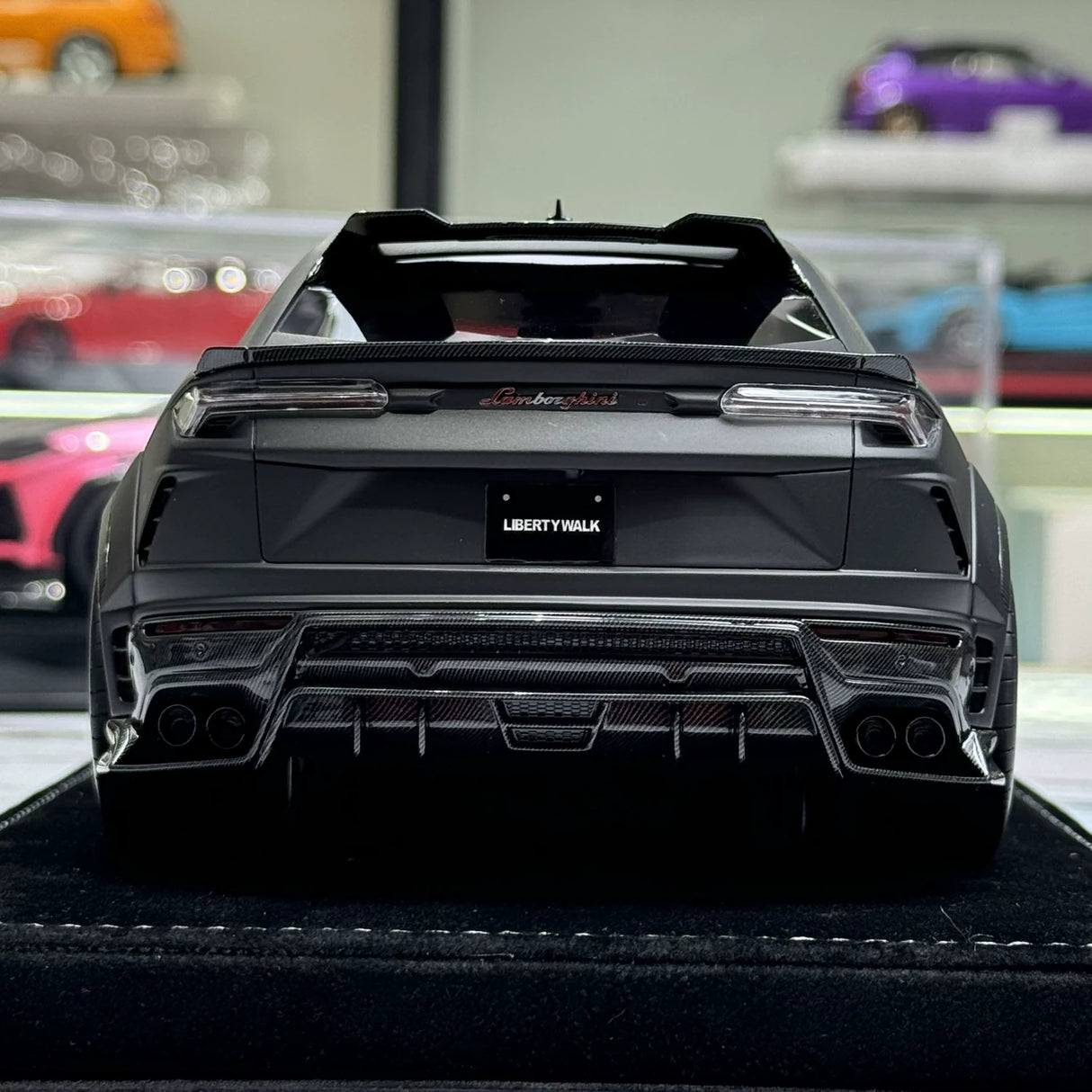 IVY Lamborghini 2018 Urus LB-ووركس بنفسجي وأسود 1:18 – راتنج نموذجي قابل للجمع