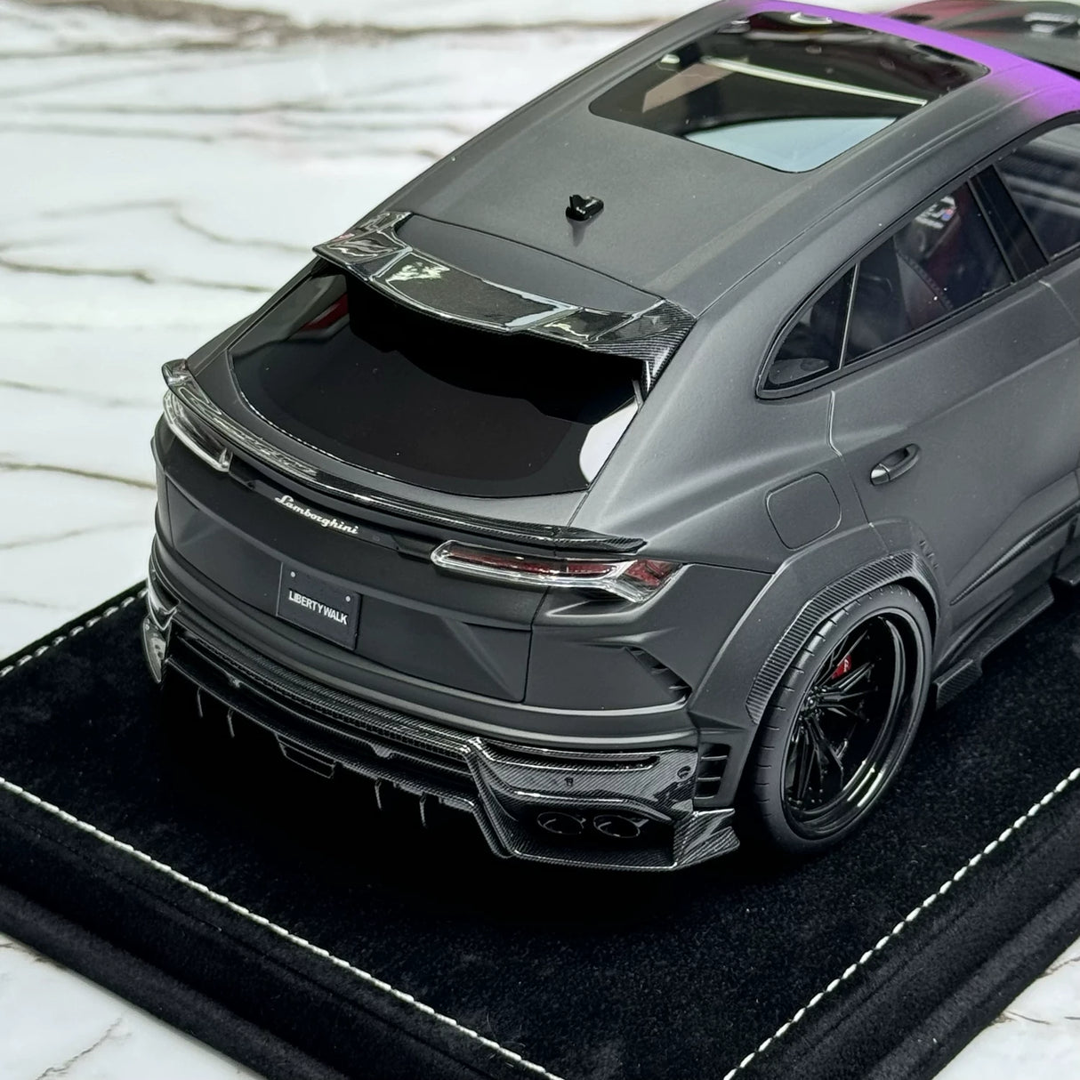 IVY Lamborghini 2018 Urus LB-ووركس بنفسجي وأسود 1:18 – راتنج نموذجي قابل للجمع