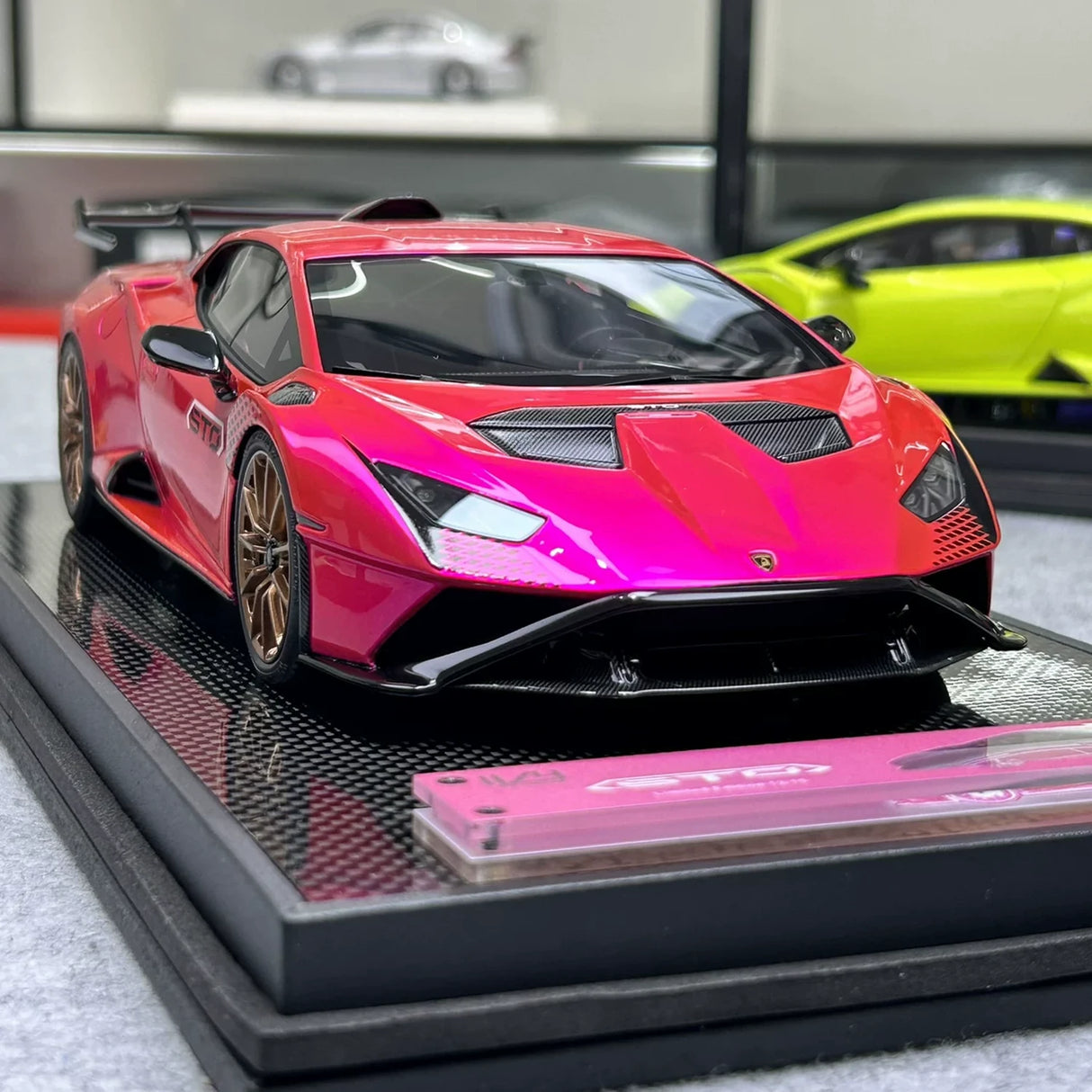 IVY Lamborghini 2021 Huracan STO Pink 1:18 – keräilyhartsimalli