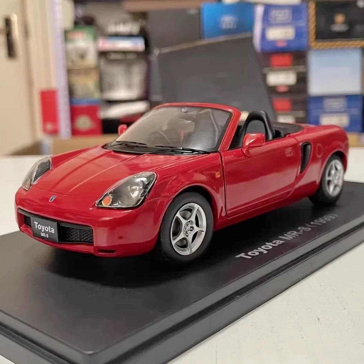 IXO Toyota 1999 MR-S ZZW30 Red 1:24 – Kolekcjonerski model odlewany