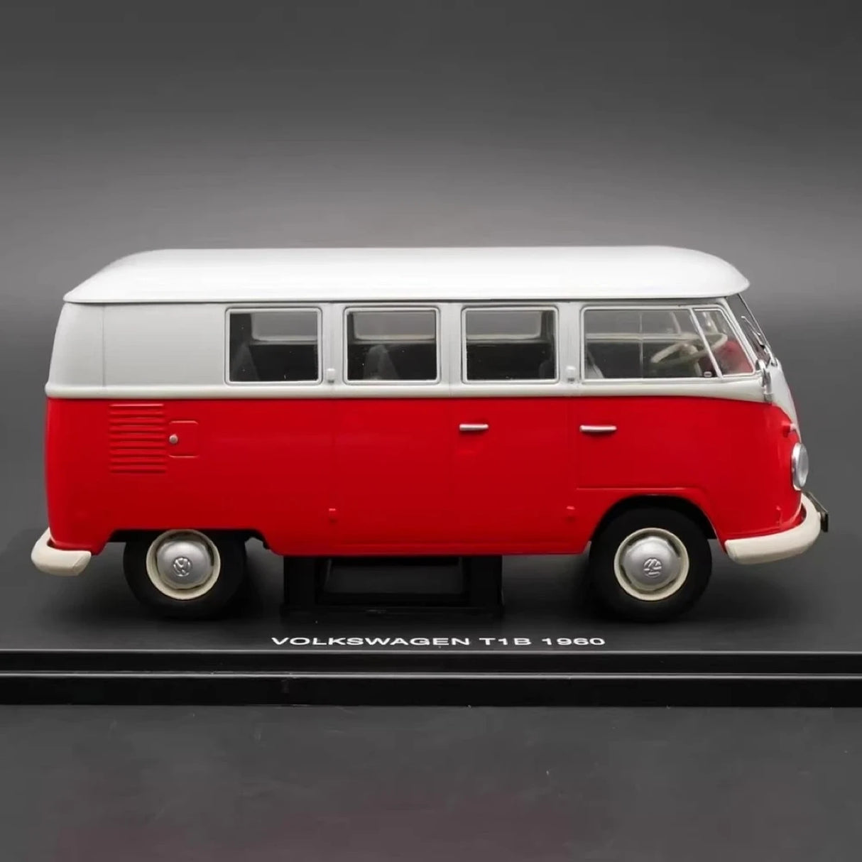 IXO Volkswagen 1960 T1B Red 1:24 – Kolekcjonerski model odlewany