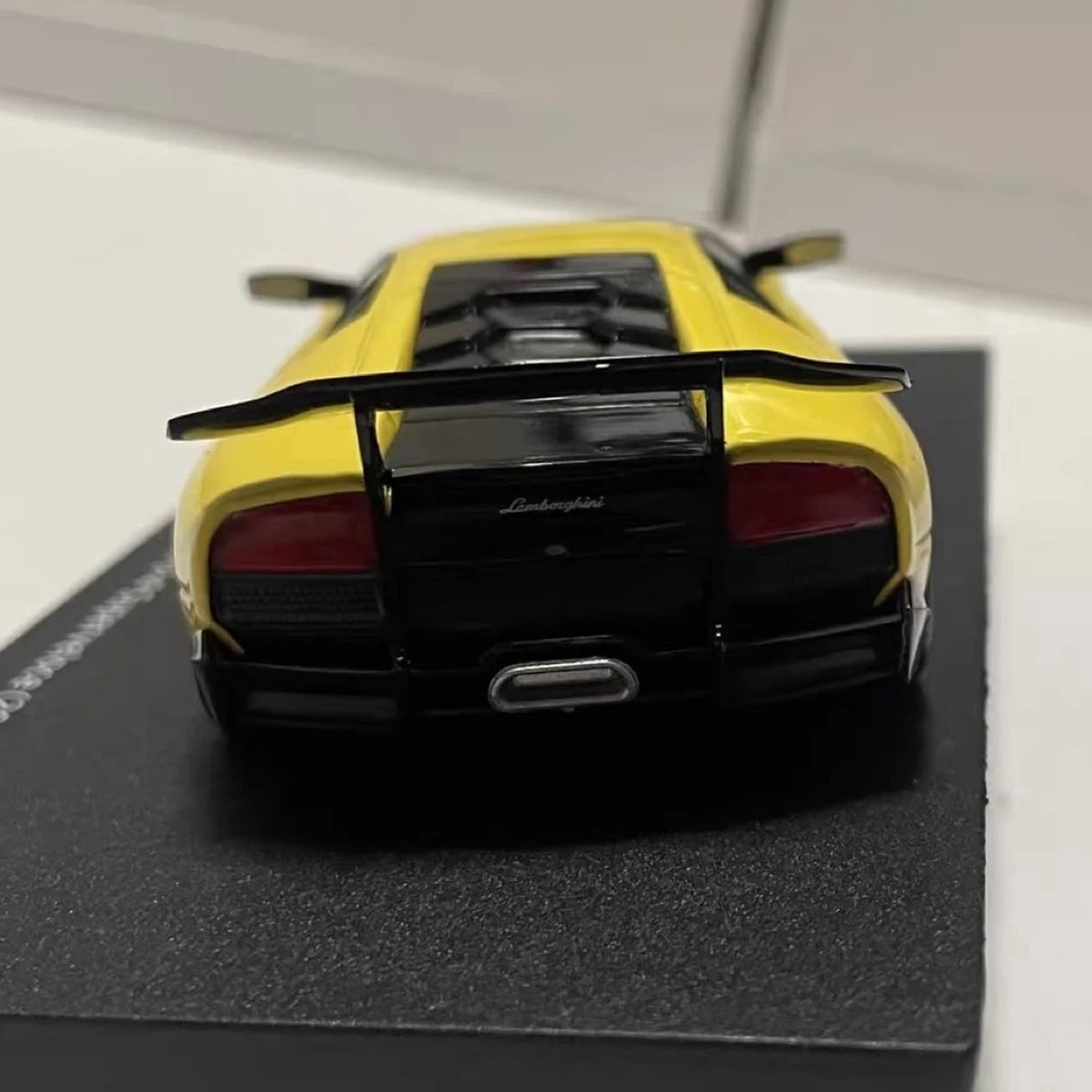 IXO Lamborghini 2009 Murcielago LP670-4 SuperVeloce Yellow 1:43 – Collectible Diecast Model Die-Cast