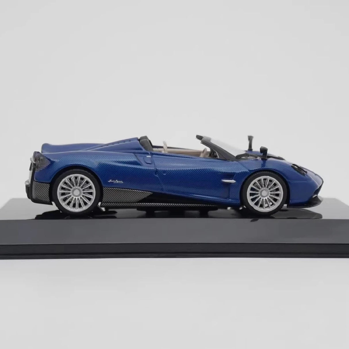 IXO Pagani 2017 Huayra Roadster Blue 1:43 – Collectible Diecast Model Die-Cast