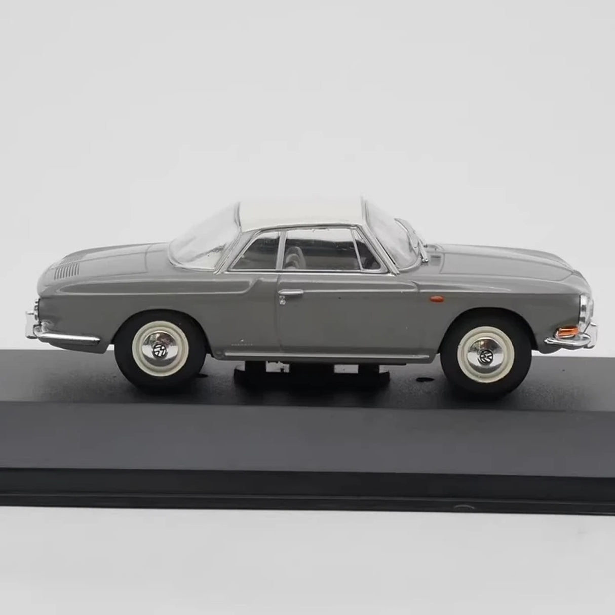 IXO Volkswagen 1962 Typ 34 Karmann Ghia 1500 Gray 1:43 – Collectible Diecast Model Die-Cast