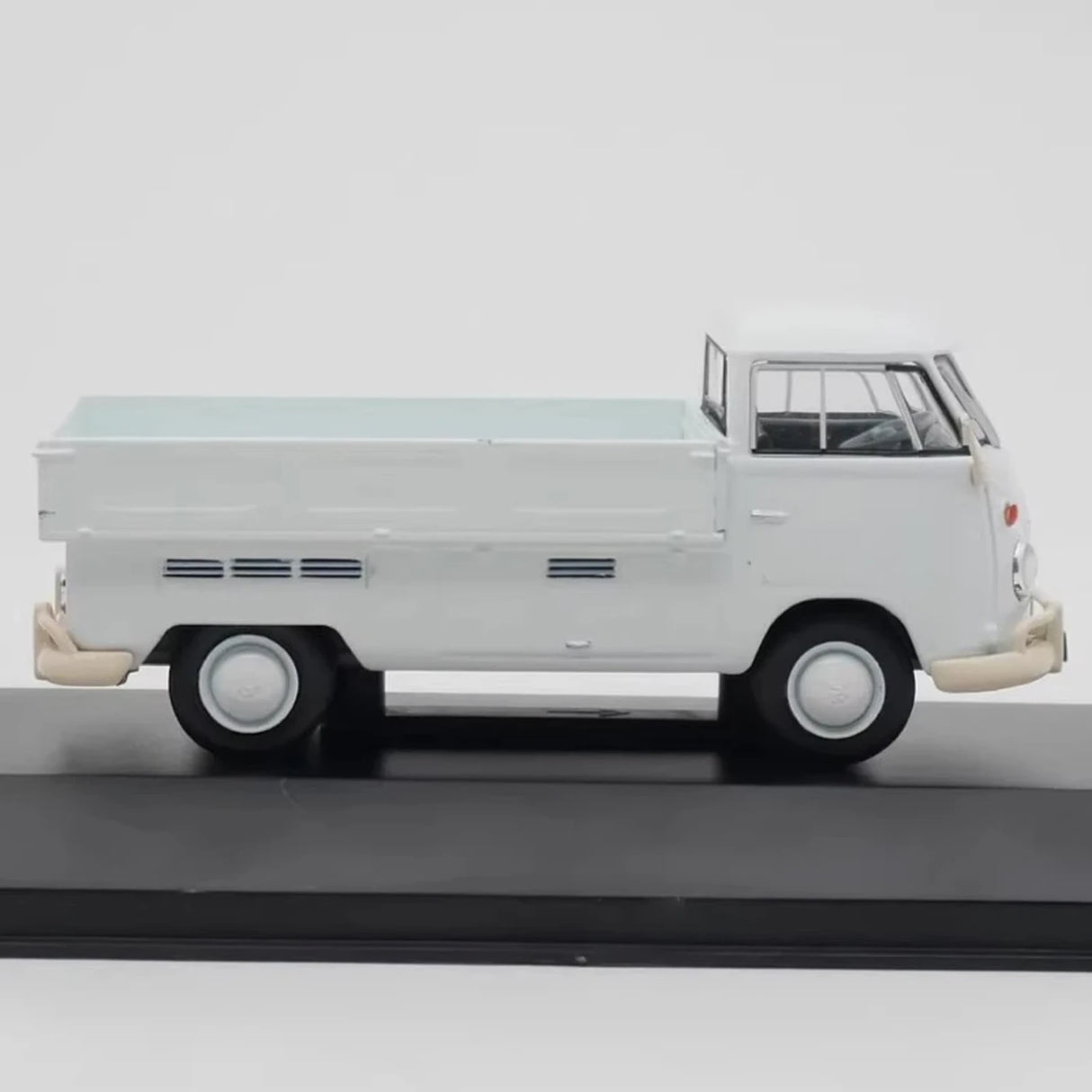 IXO Volkswagen 1969 T1 Picape White 1:43 – Collectible Diecast Model Die-Cast