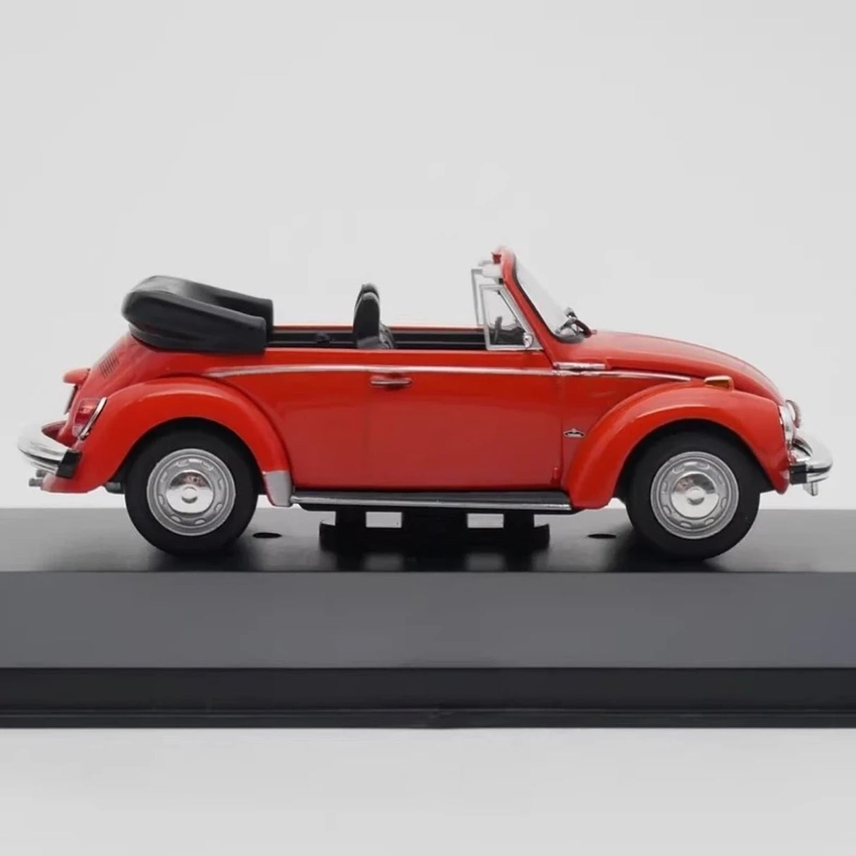 IXO Volkswagen 1974 1303 Cabriolet Red 1:43 – Collectible Diecast Model Die-Cast