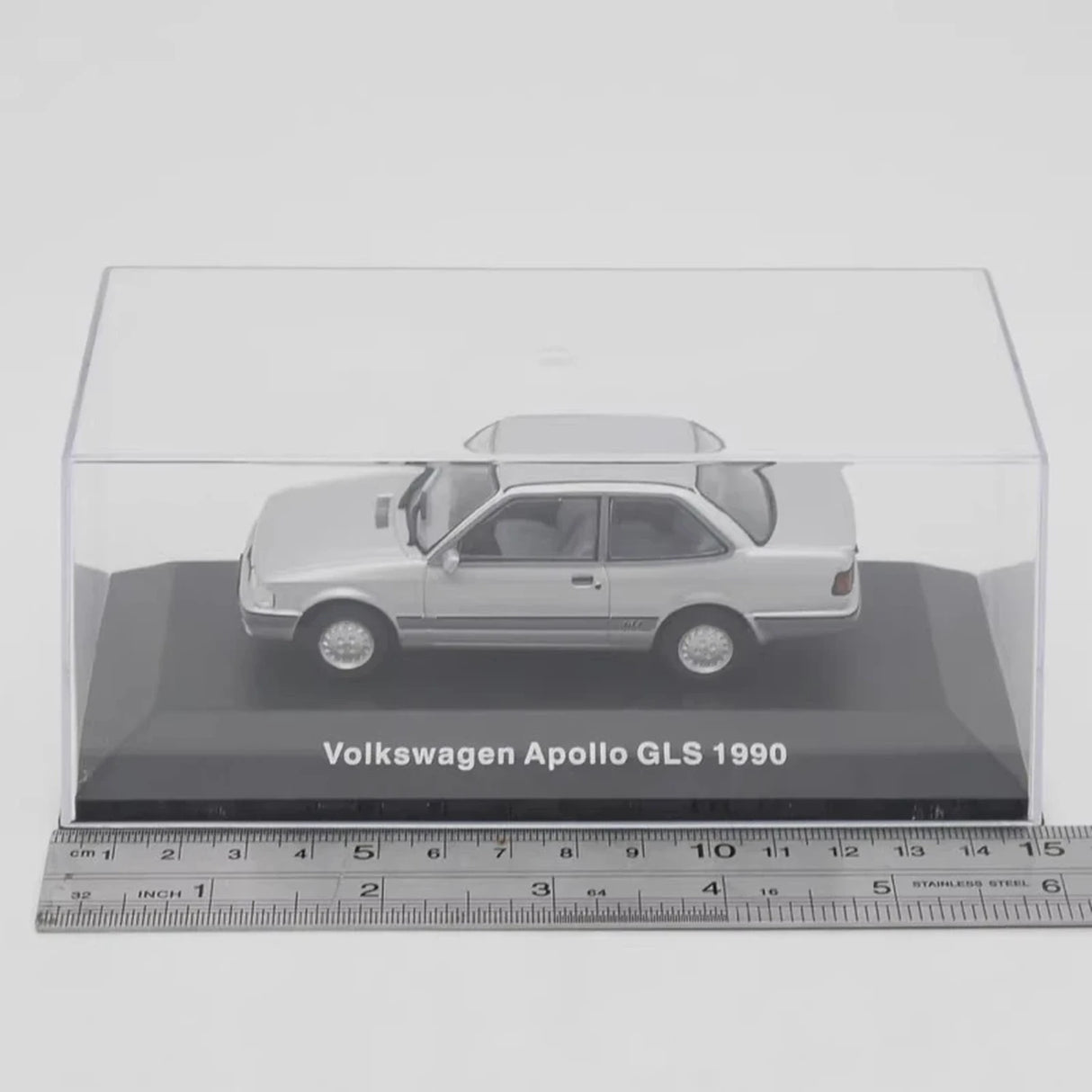 IXO Volkswagen 1990 Apollo GLS Silver 1:43 – Kolekcjonerski model odlewany z odlewu