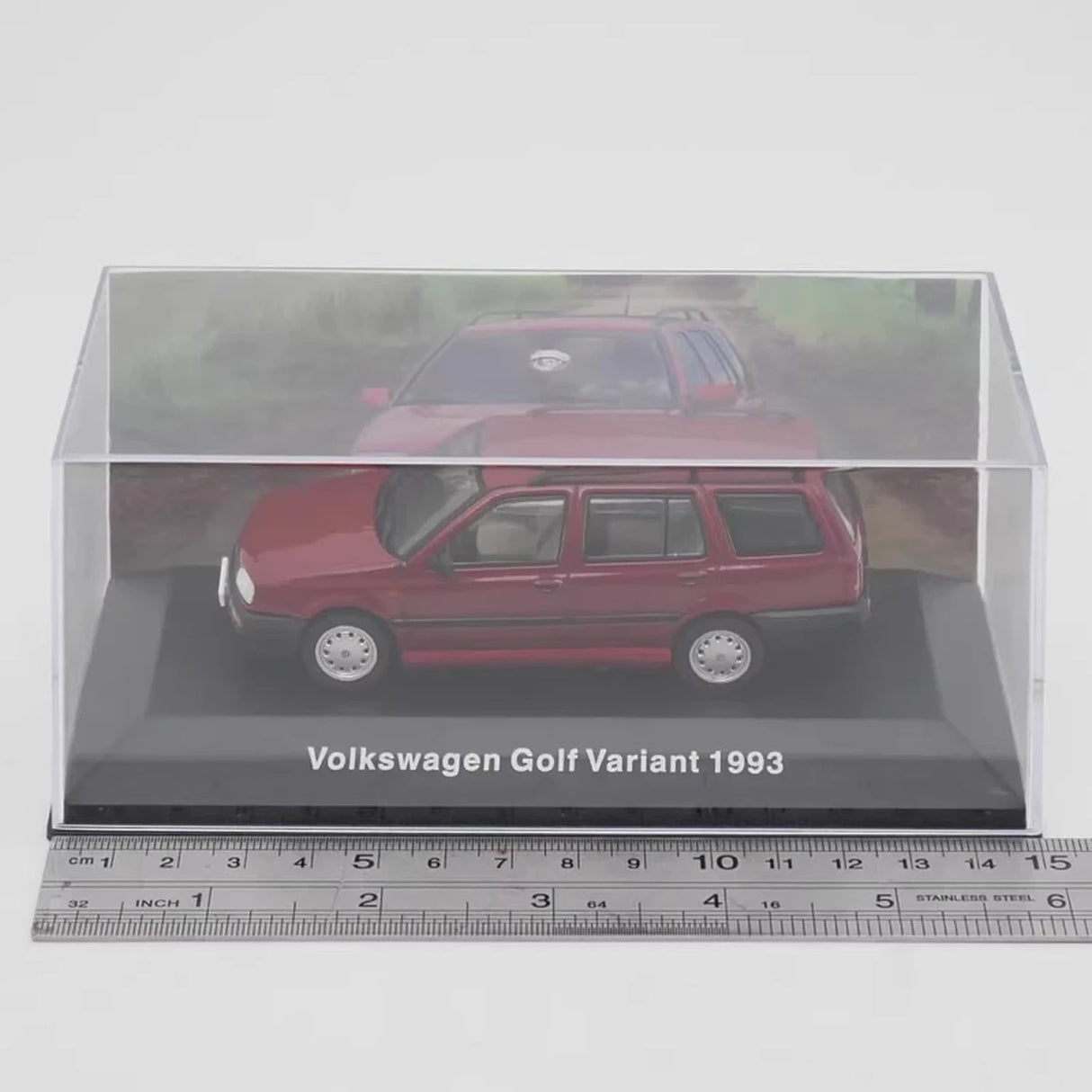 IXO Volkswagen 1993 Golf Variant Red 1:43 – Collectible Diecast Model Die-Cast