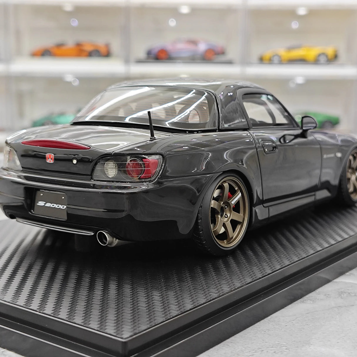 Ignition Honda 2000 S2000 (AP1) Black 1:18 – Modello in resina collezionabile