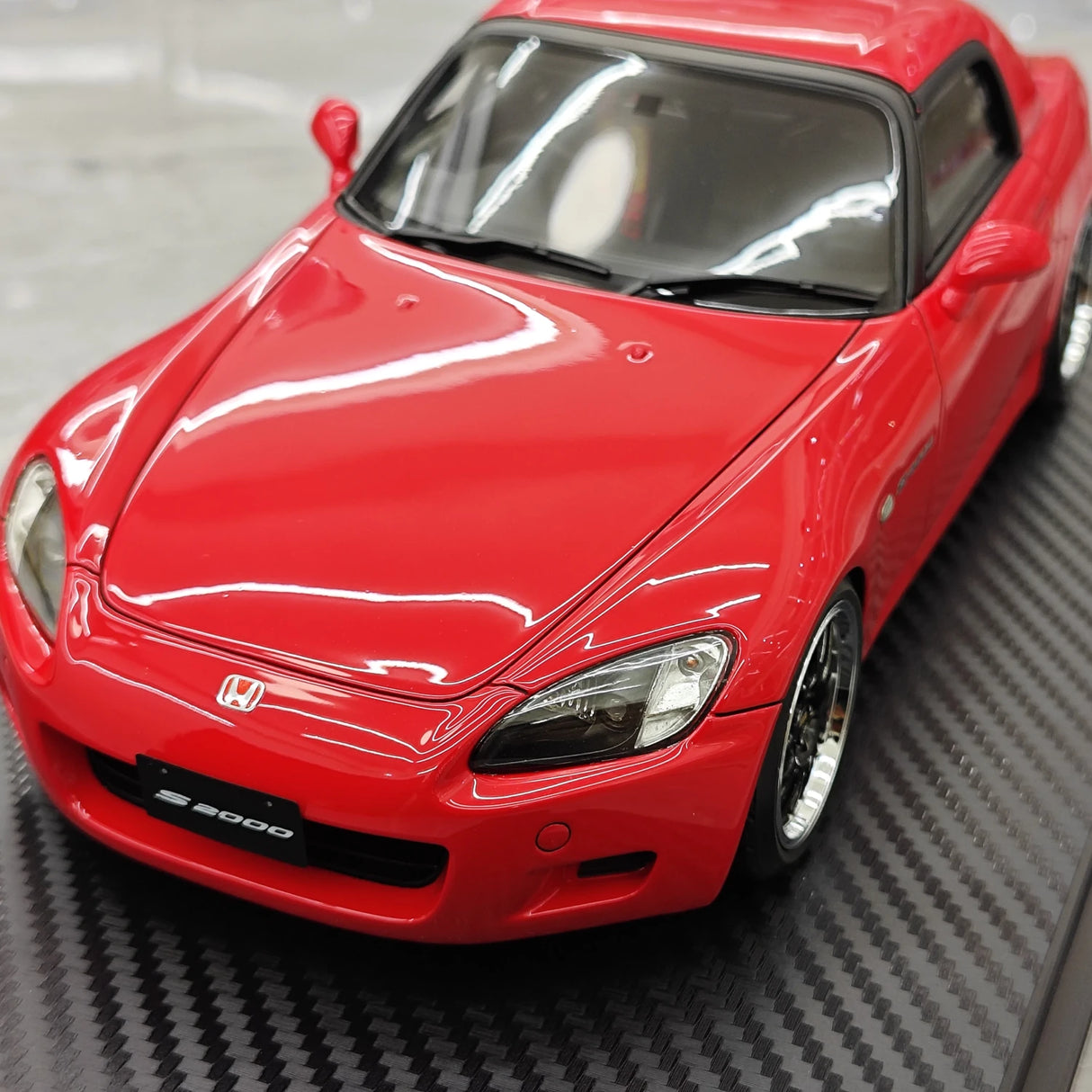 Ignition Honda 2000 S2000 (AP1) Red 1:18 – Modello in resina collezionabile