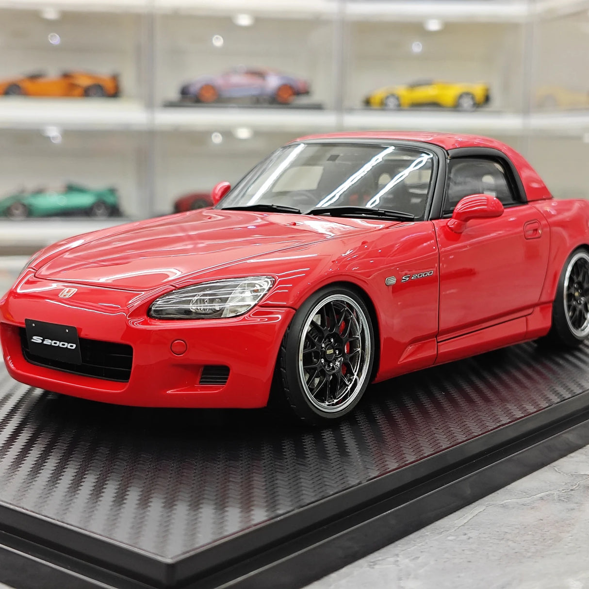 Ignition Honda 2000 S2000 (AP1) Red 1:18 – Modello in resina collezionabile