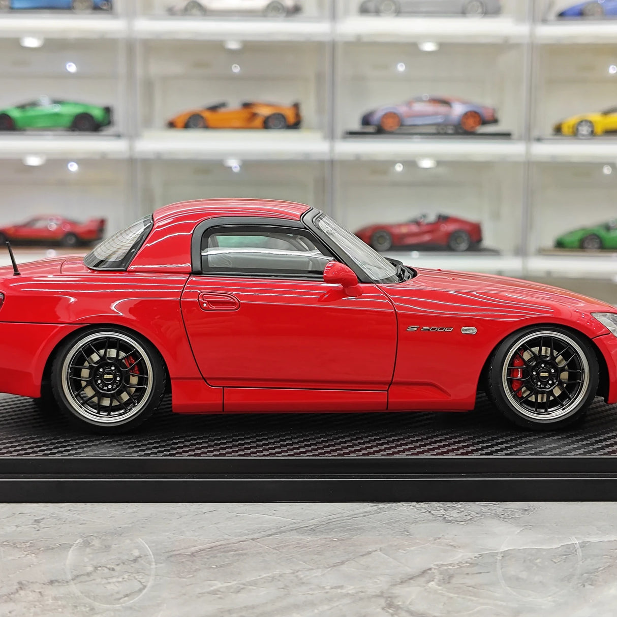 Ignition Honda 2000 S2000 (AP1) Red 1:18 – Modello in resina collezionabile