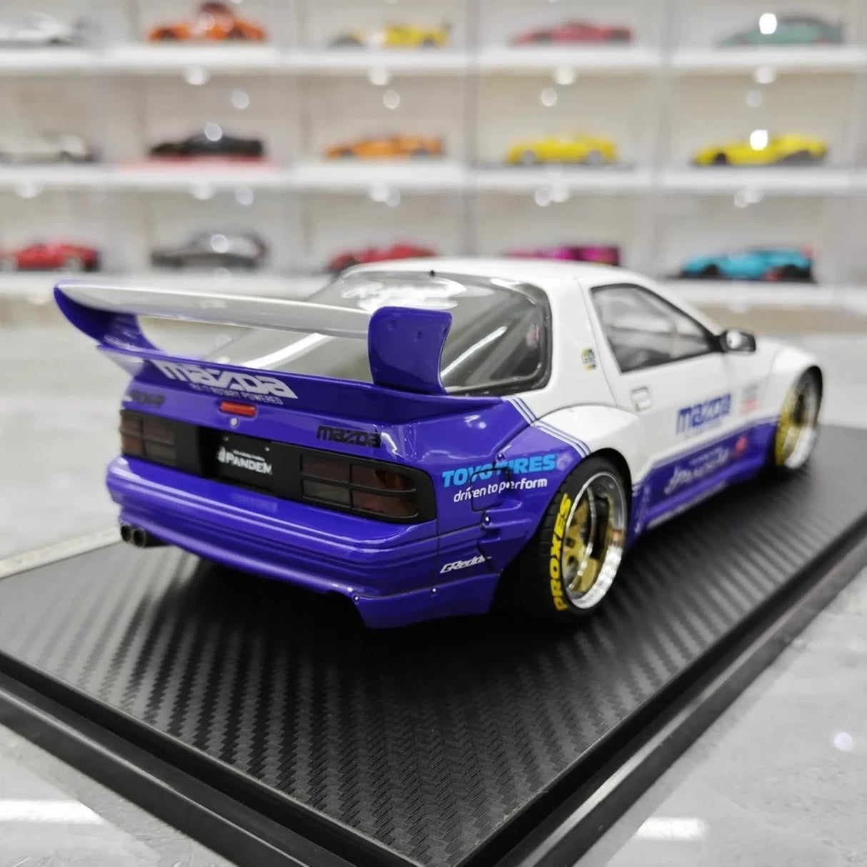 Ignition Mazda 1985 RX-7 FC3S PANDEM White and Purple 1:18 – Modelo de Resina de Coleção