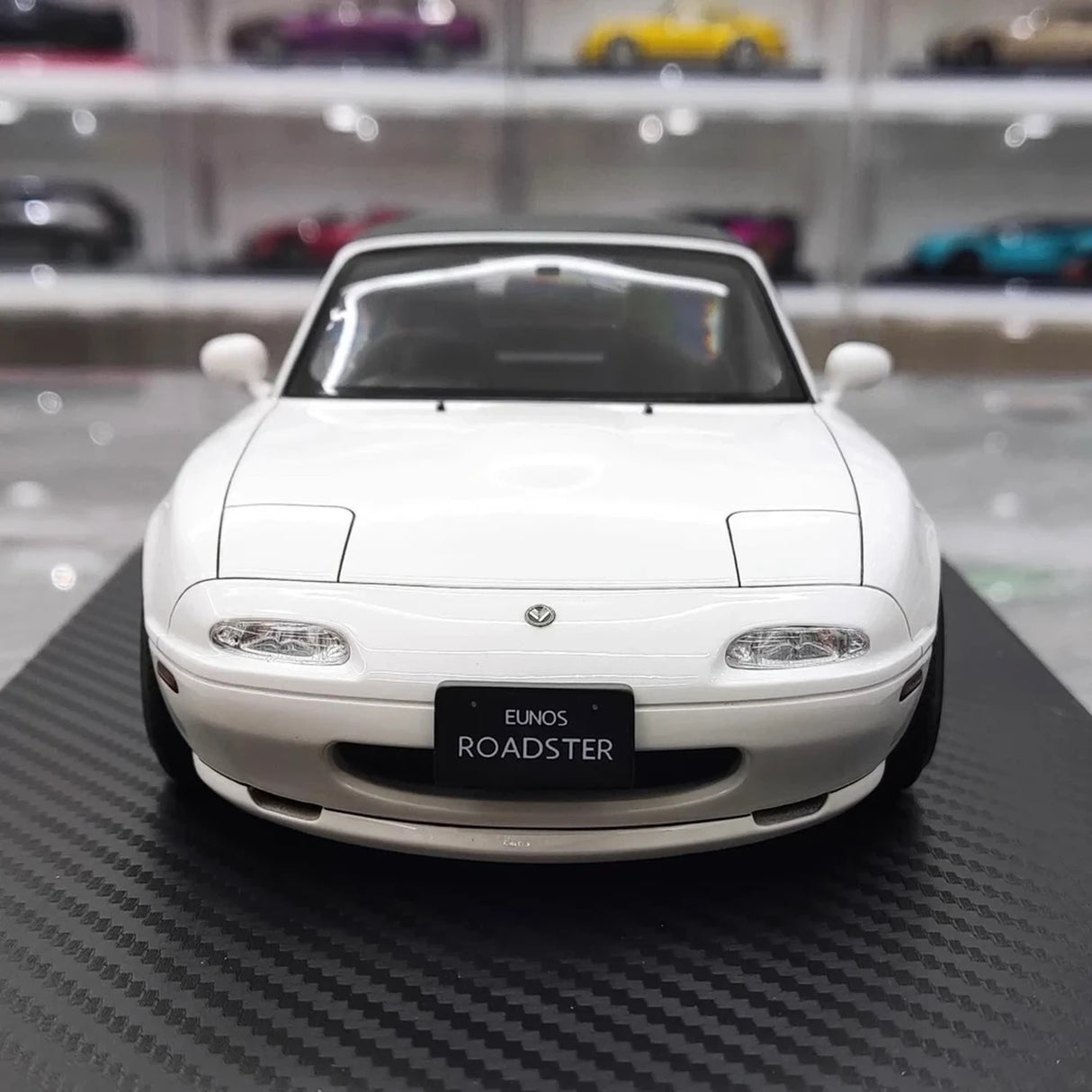 Ignition Mazda 1989 MX-5 Miata NA Eunos Roadster White 1:18 – kolekcjonerska żywica modelowa żywica