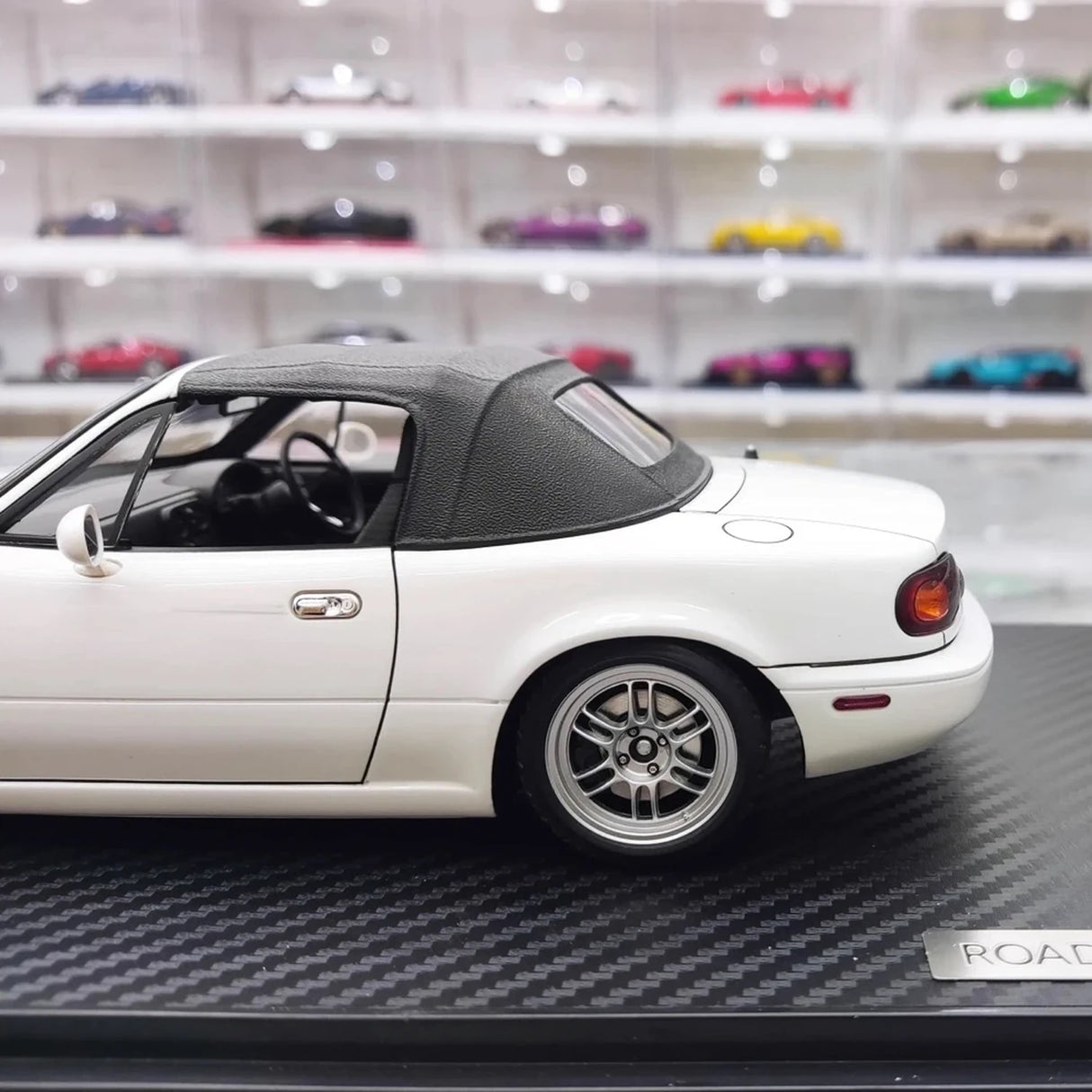 Ignition Mazda 1989 MX-5 Miata NA Eunos Roadster White 1:18 – kolekcjonerska żywica modelowa żywica