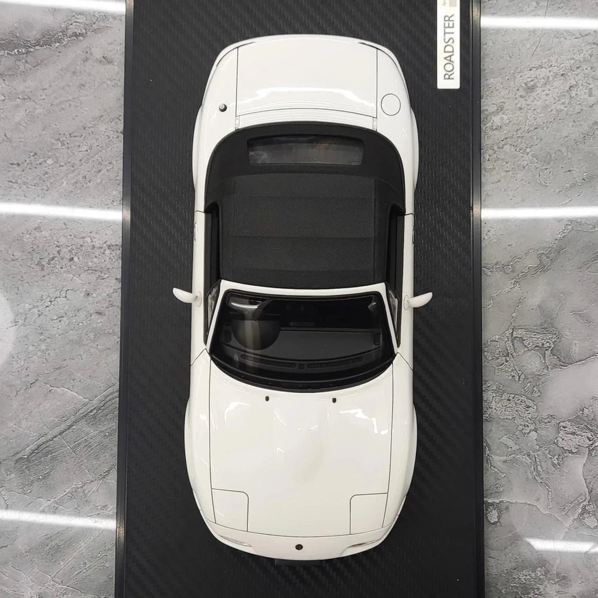 Ignition Mazda 1989 MX-5 Miata NA Eunos Roadster White 1:18 – kolekcjonerska żywica modelowa żywica