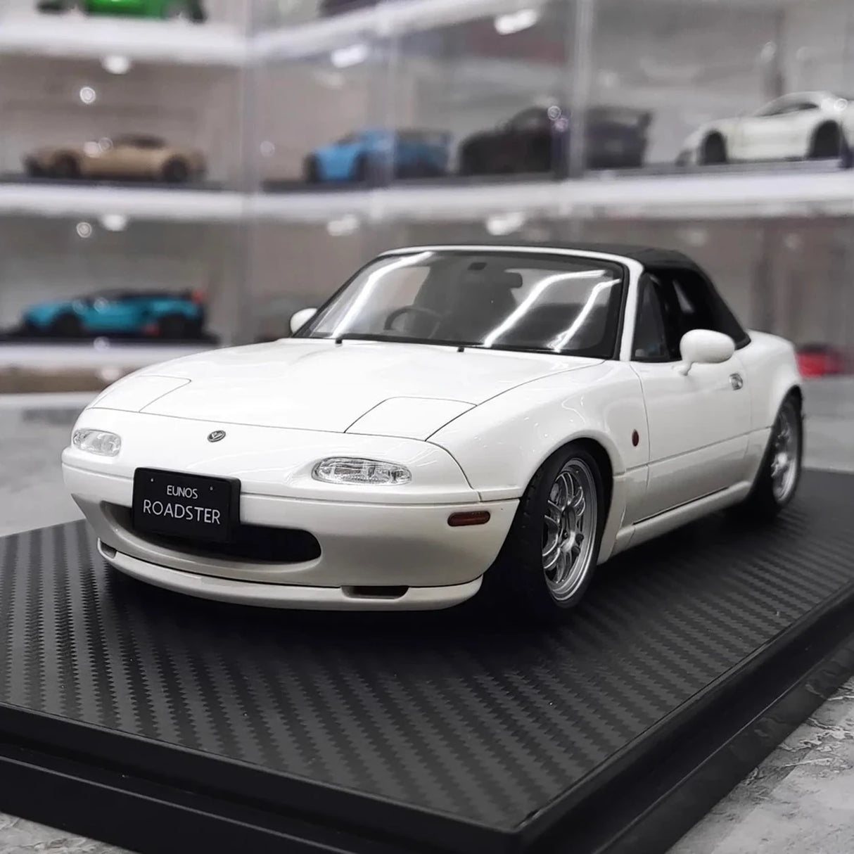 Ignition Mazda 1989 MX-5 Miata NA Eunos Roadster White 1:18 – kolekcjonerska żywica modelowa żywica