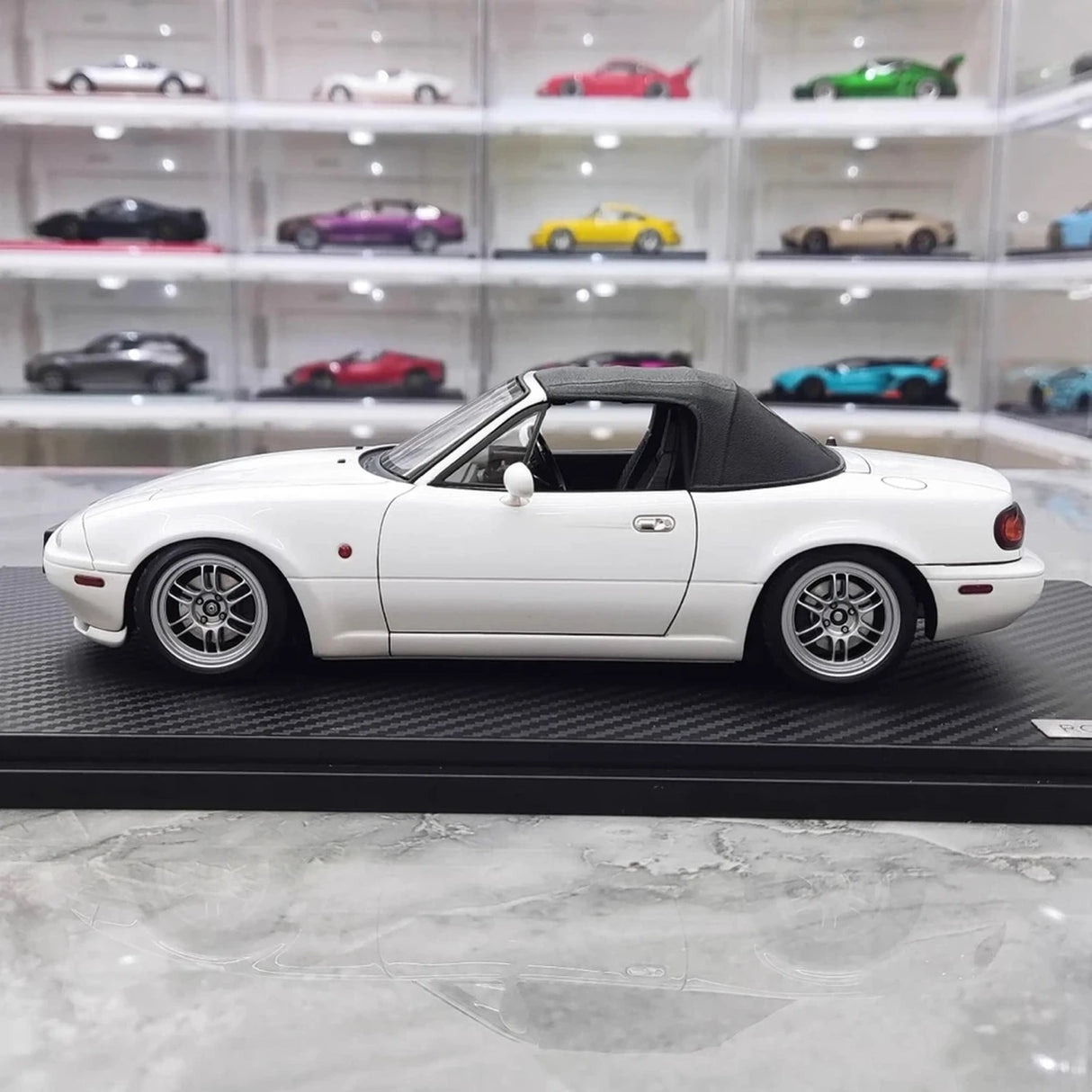 Ignition Mazda 1989 MX-5 Miata NA Eunos Roadster White 1:18 – kolekcjonerska żywica modelowa żywica