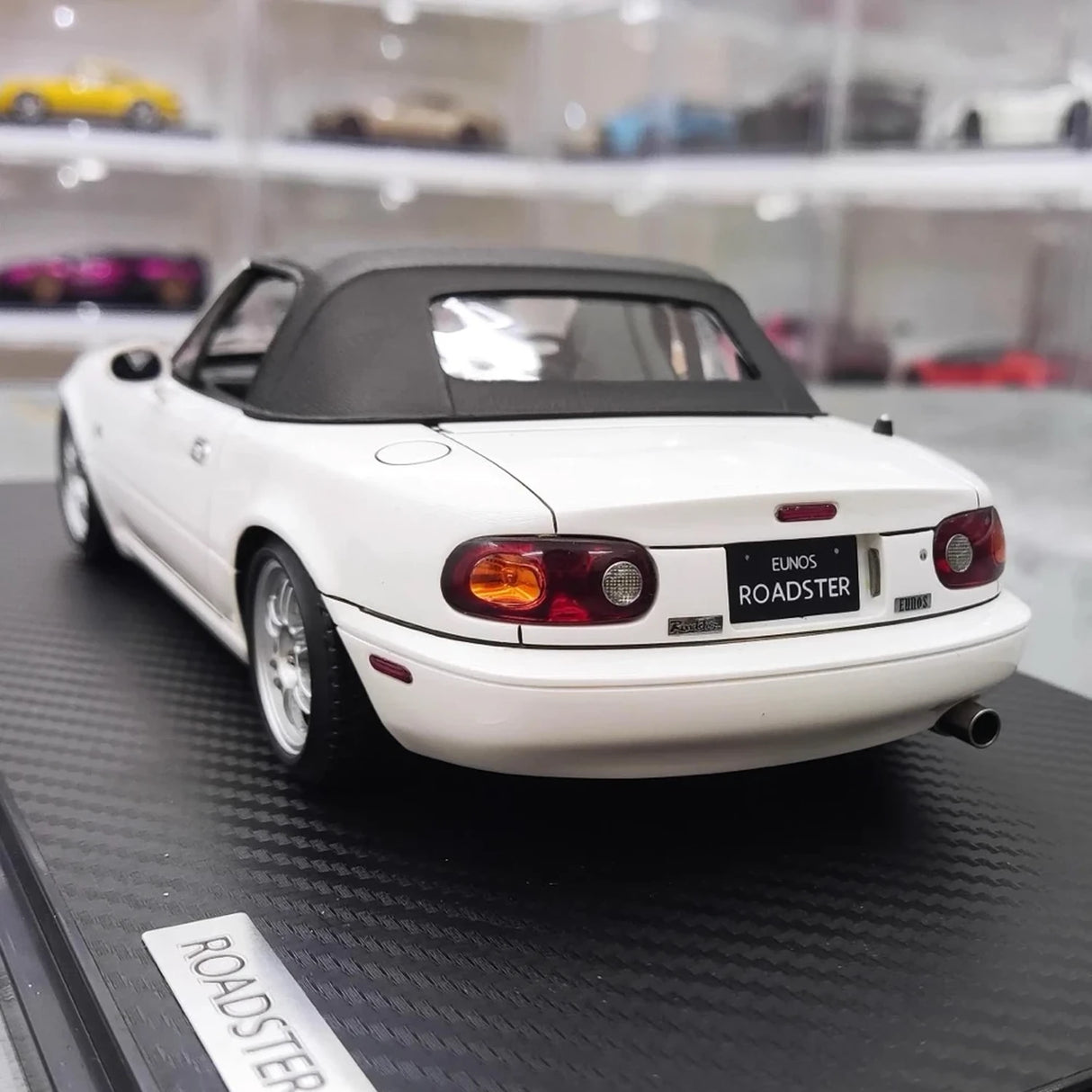 Ignition Mazda 1989 MX-5 Miata NA Eunos Roadster White 1:18 – kolekcjonerska żywica modelowa żywica