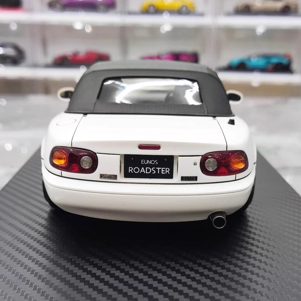 Ignition Mazda 1989 MX-5 Miata NA Eunos Roadster White 1:18 – kolekcjonerska żywica modelowa żywica