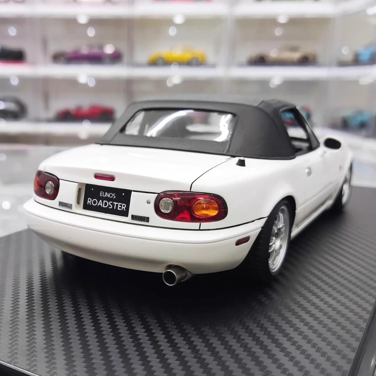 Ignition Mazda 1989 MX-5 Miata NA Eunos Roadster White 1:18 – kolekcjonerska żywica modelowa żywica
