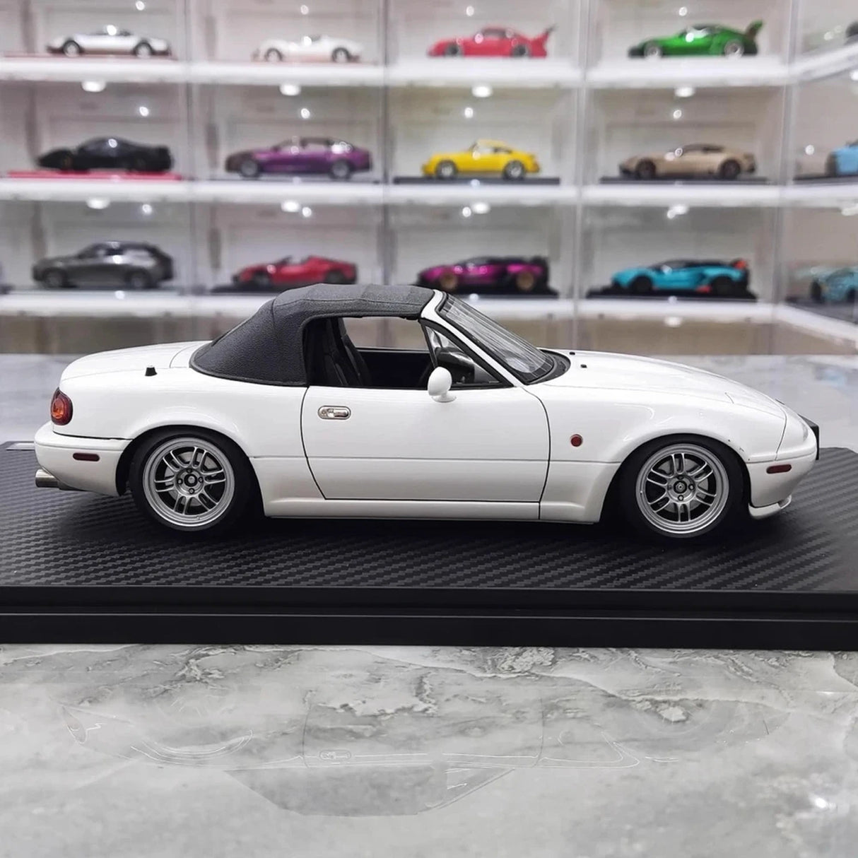 Ignition Mazda 1989 MX-5 Miata NA Eunos Roadster White 1:18 – kolekcjonerska żywica modelowa żywica
