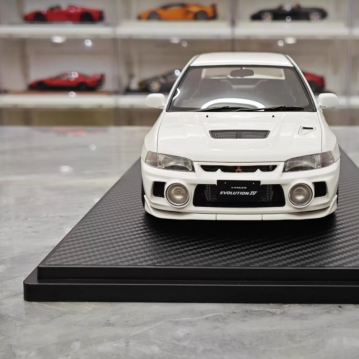 Ignição Mitsubishi 1997 Lancer Evo IV White 1:18 – Modelo de Resina de Coleção