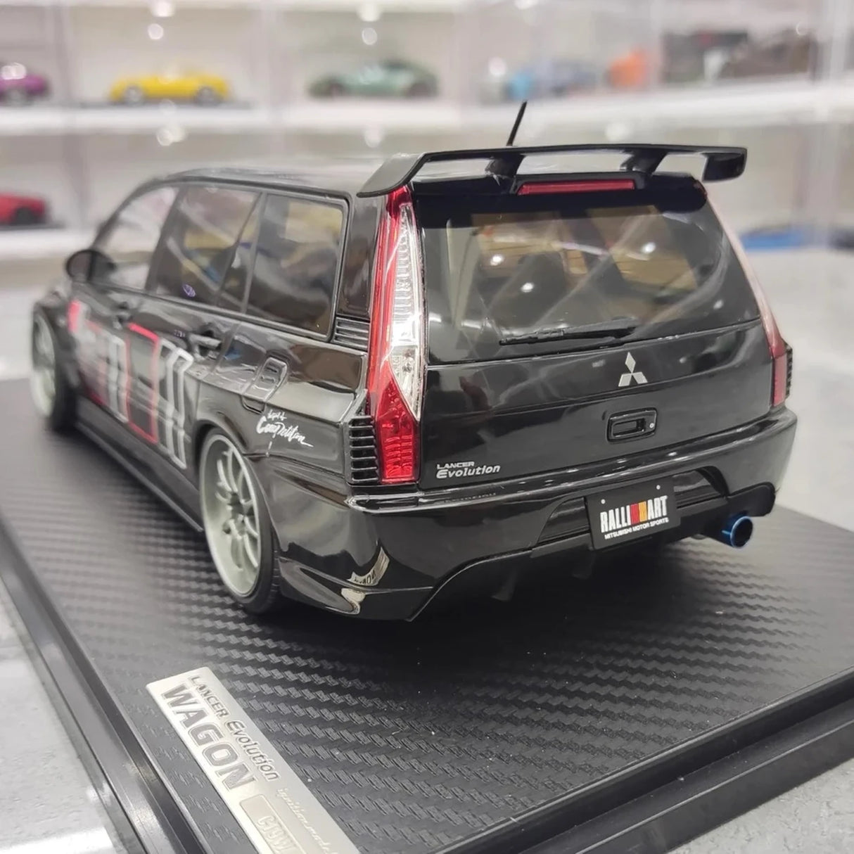 Zapłon Mitsubishi 2005 Lancer Evo IX Wagon RalliArt Black 1:18 – kolekcjonerski model żywicy z żywicy