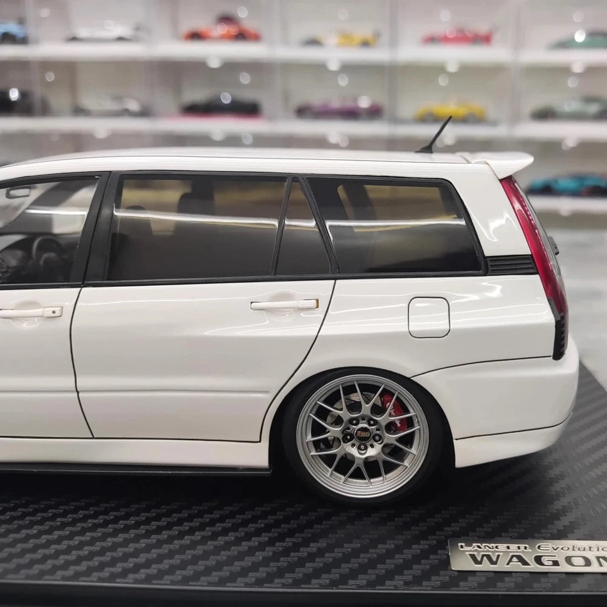 Ignition Mitsubishi 2005 Lancer Evo IX Wagon White 1:18 – Collectible Resin Model Resin