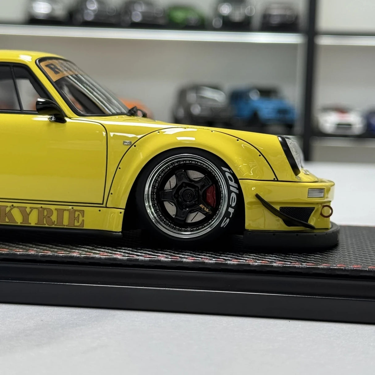 Ignition Porsche 1987 911 930 RWB JDM Amarelo 1:18 – Resina de Modelo de Resina Colecionável