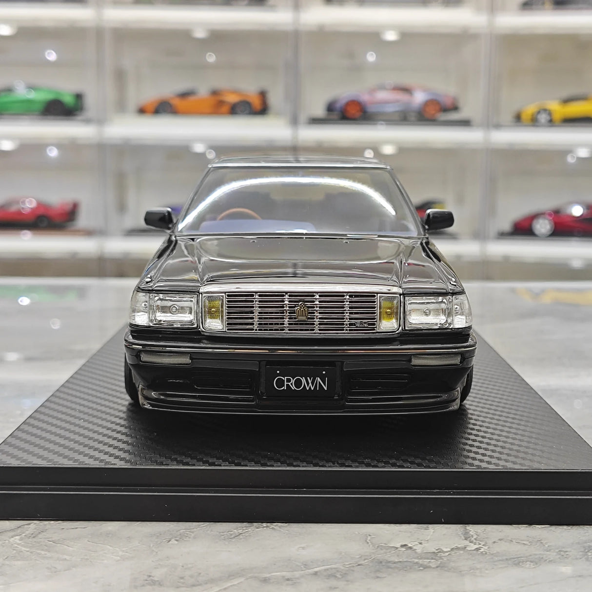 Ignition Toyota 1987 Crown Royal Saloon G 130 Black 1:18 – samlarresinmodellresin
