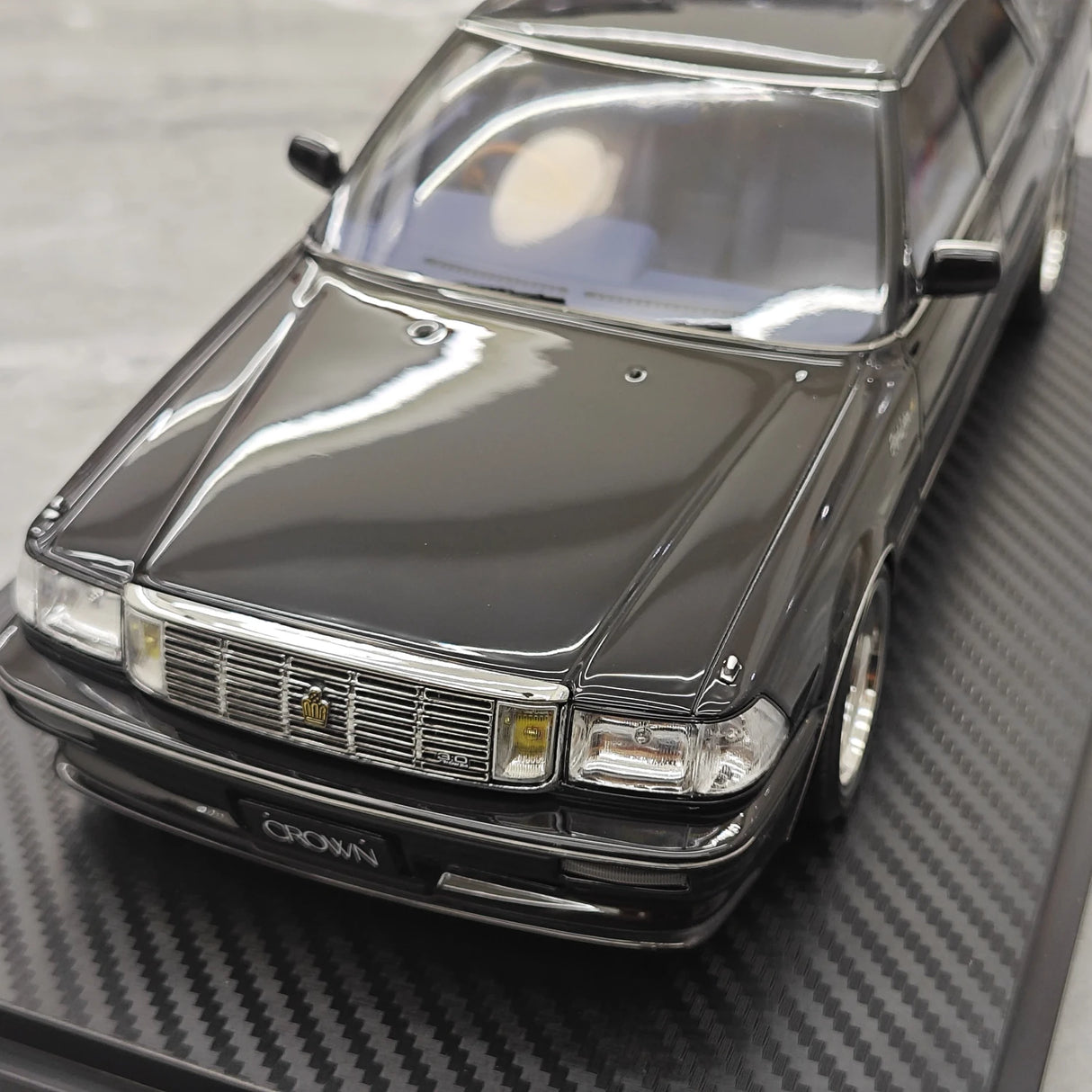 Ignition Toyota 1987 Crown Royal Saloon G 130 Black 1:18 – samlarresinmodellresin