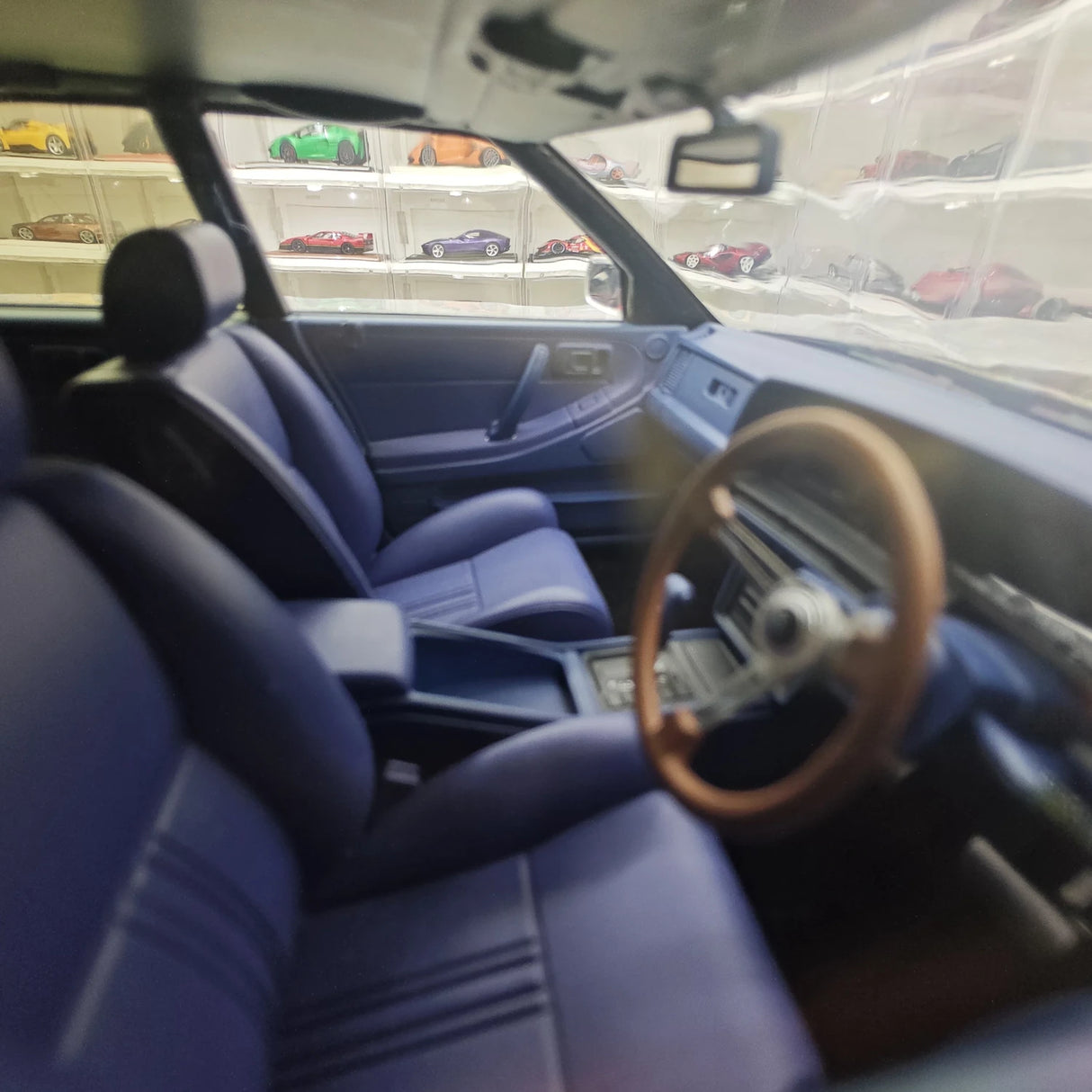 Ignition Toyota 1987 Crown Royal Saloon G 130 Black 1:18 – samlarresinmodellresin