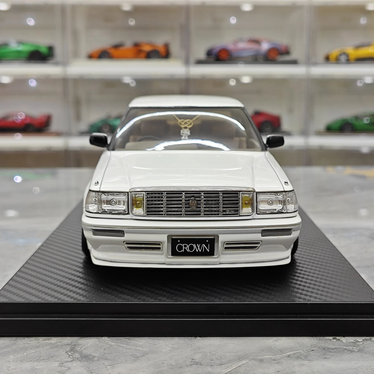 Ignition Toyota 1987 Crown Royal Saloon G White 1:18 – Collectible Resin Model Resin