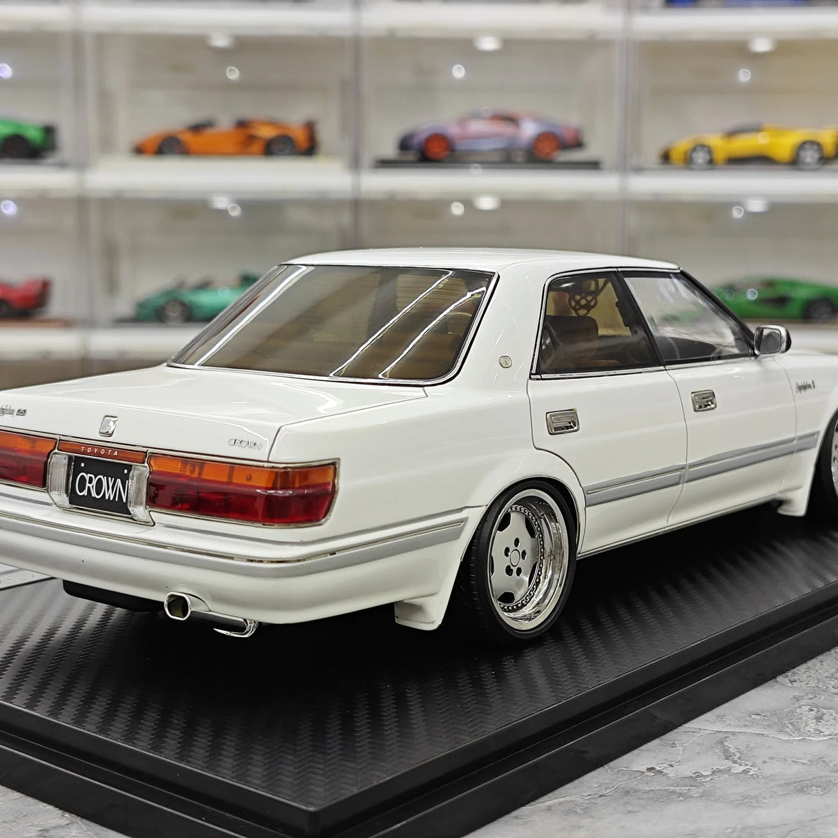 Ignition Toyota 1987 Crown Royal Saloon G White 1:18 – Collectible Resin Model Resin