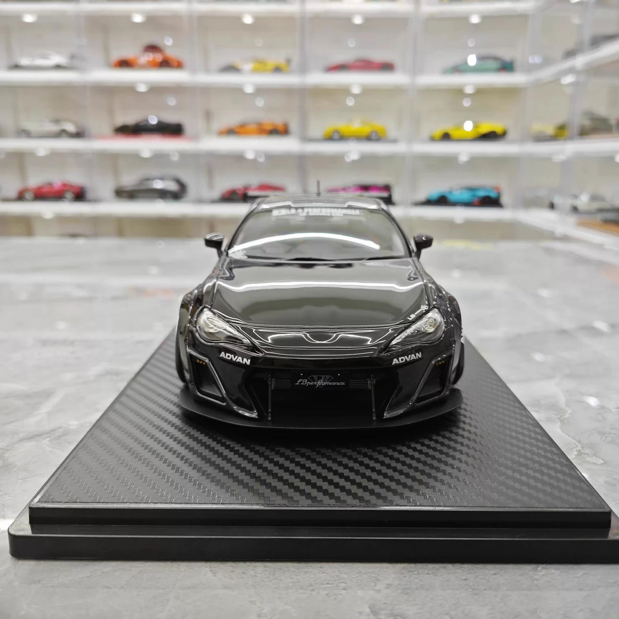 Ignition Toyota 2012 86 Subaru BRZ LBWK Black 1:18 – Resina de Modelo de Resina Colecionável