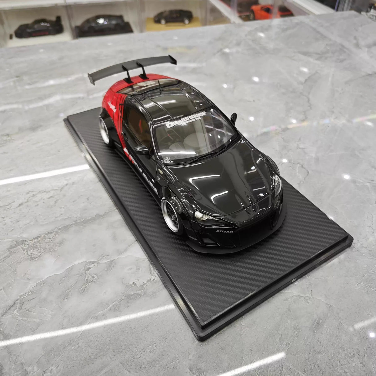 Ignition Toyota 2012 86 Subaru BRZ LBWK Black 1:18 – Resina de Modelo de Resina Colecionável