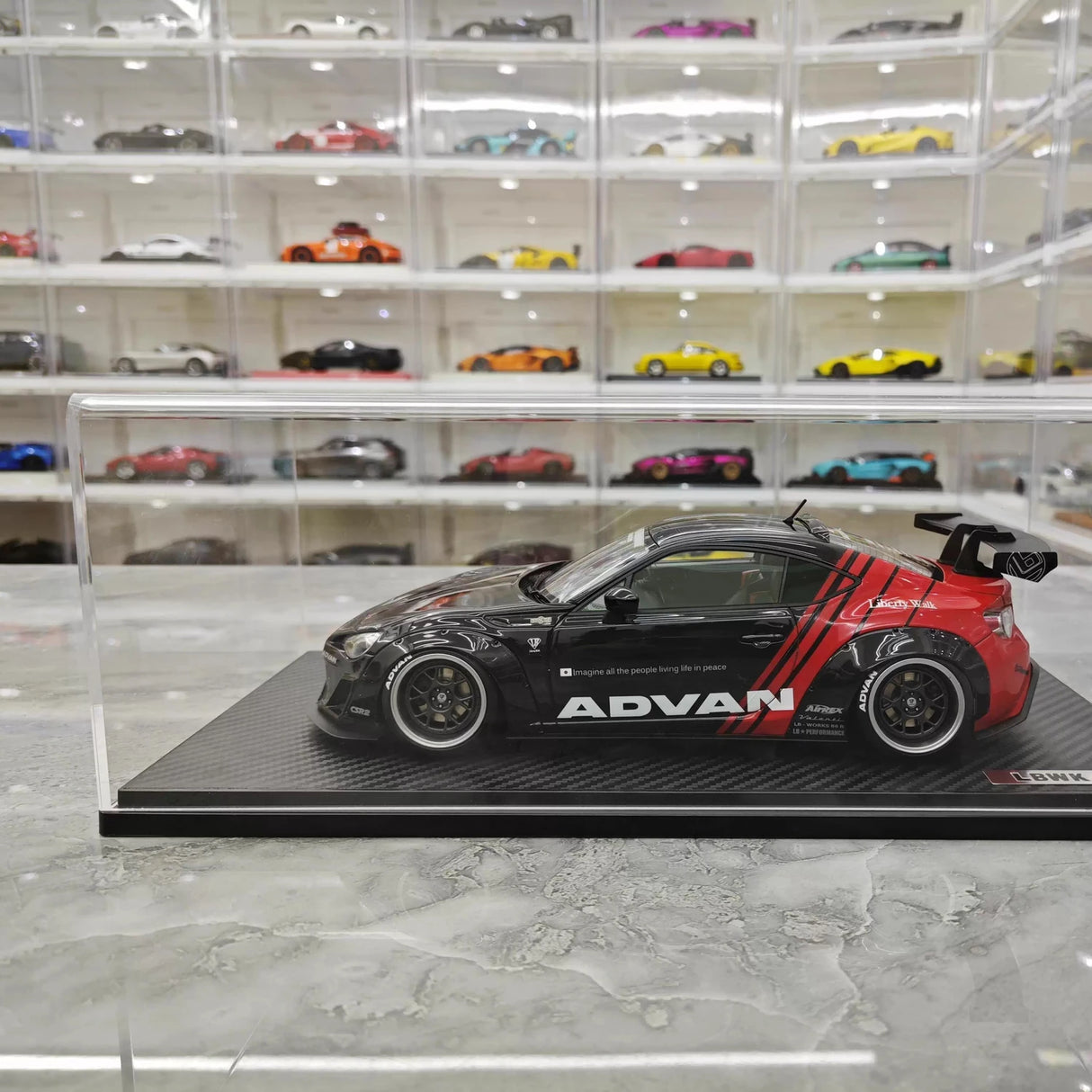 Ignition Toyota 2012 86 Subaru BRZ LBWK Black 1:18 – Resina de Modelo de Resina Colecionável