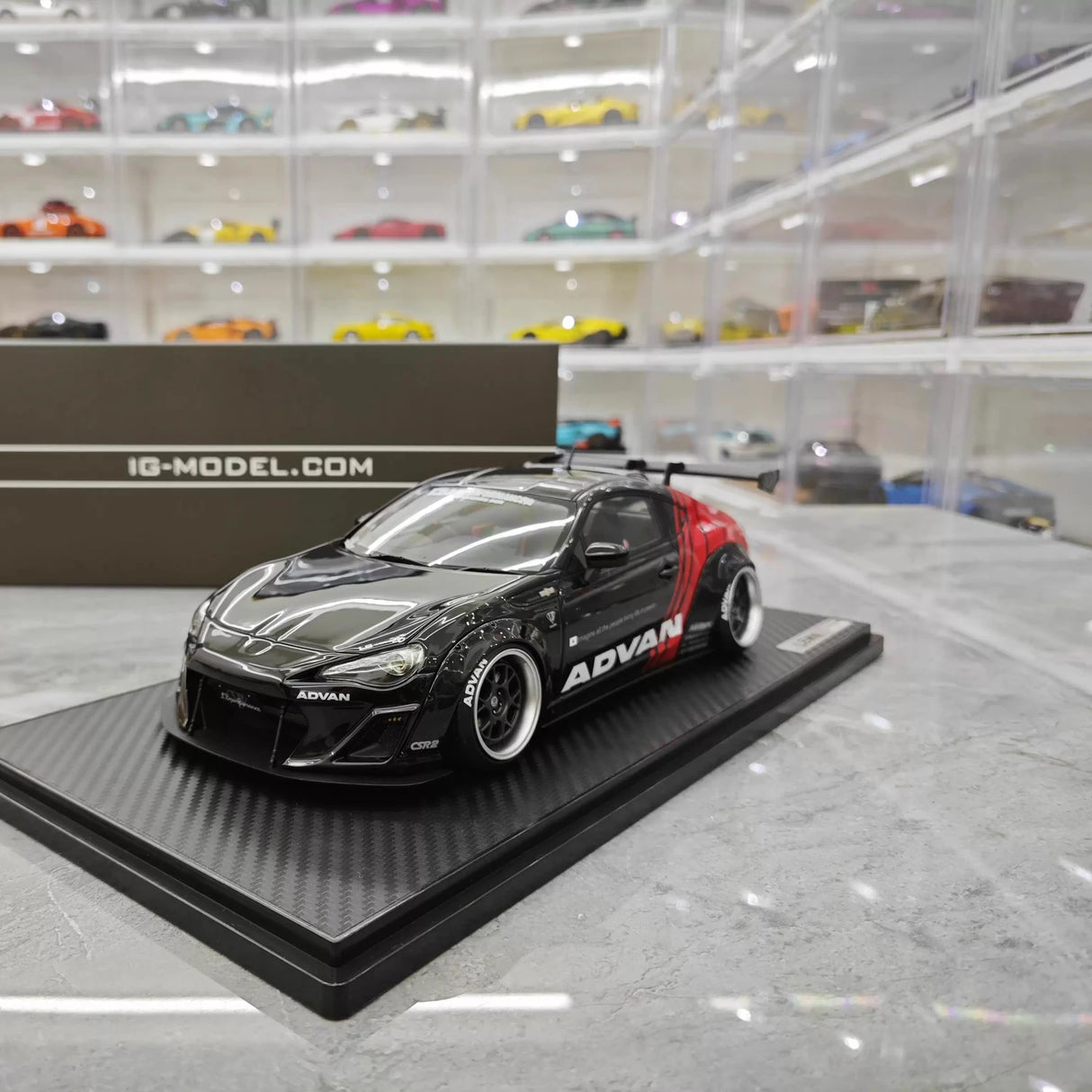 Ignition Toyota 2012 86 Subaru BRZ LBWK Black 1:18 – Resina de Modelo de Resina Colecionável