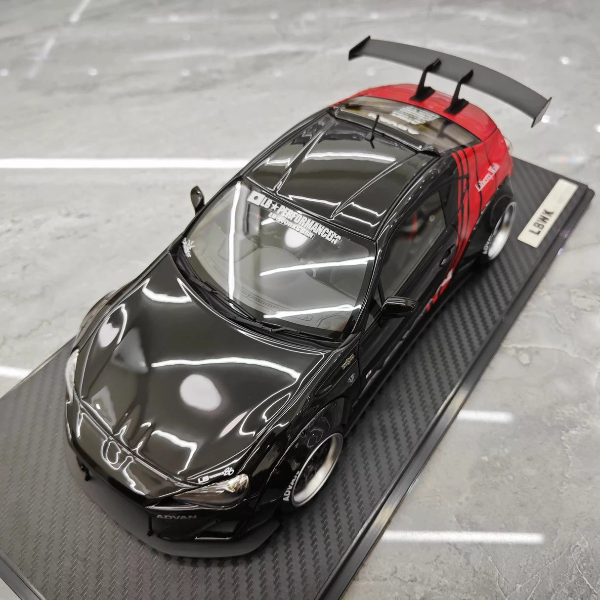 Ignition Toyota 2012 86 Subaru BRZ LBWK Black 1:18 – Resina de Modelo de Resina Colecionável