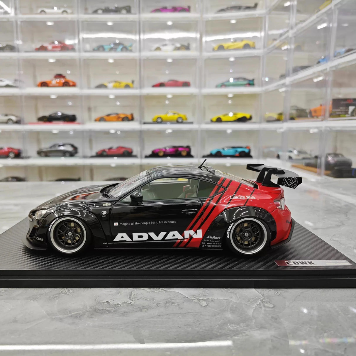 Ignition Toyota 2012 86 Subaru BRZ LBWK Black 1:18 – Resina de Modelo de Resina Colecionável