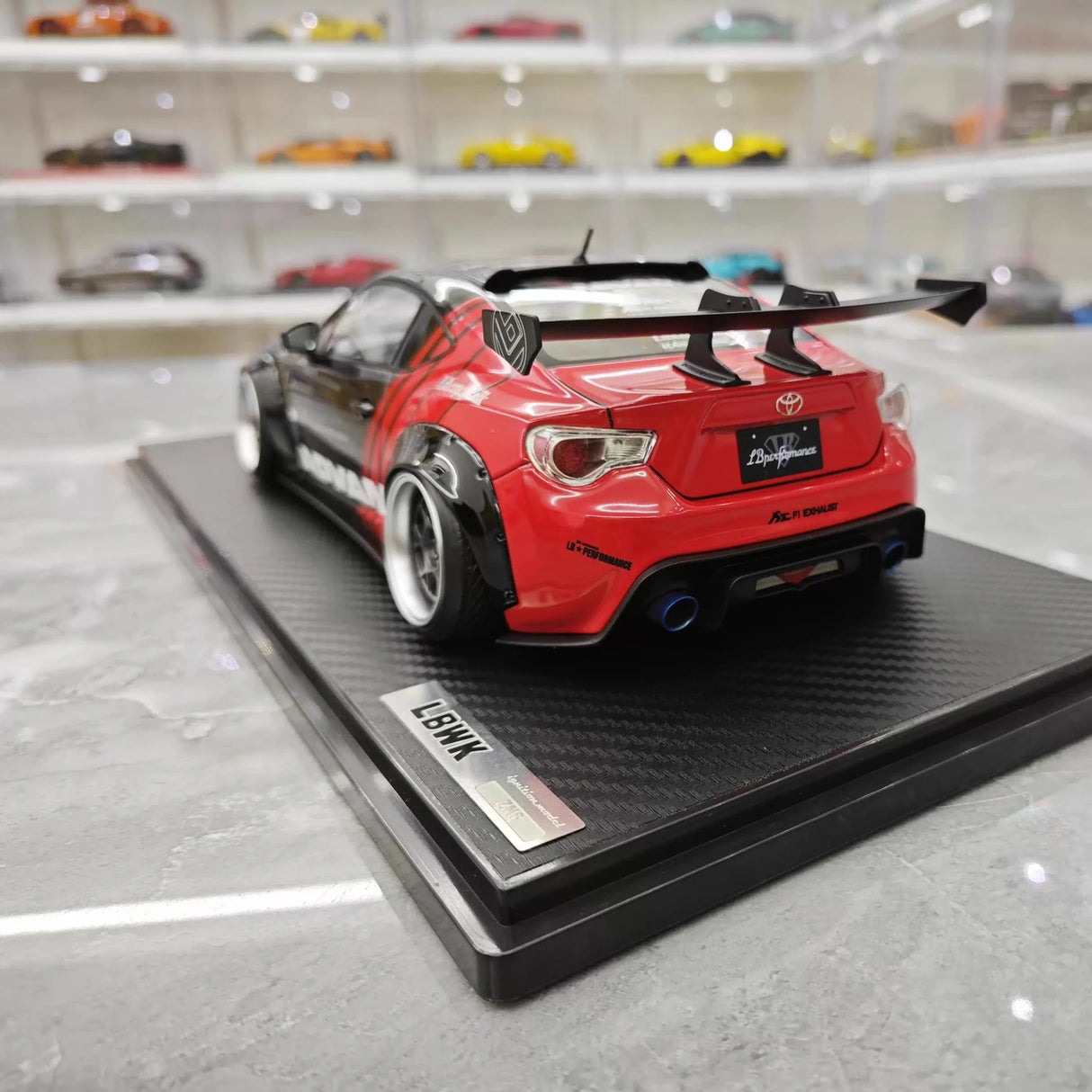 Ignition Toyota 2012 86 Subaru BRZ LBWK Black 1:18 – Resina de Modelo de Resina Colecionável