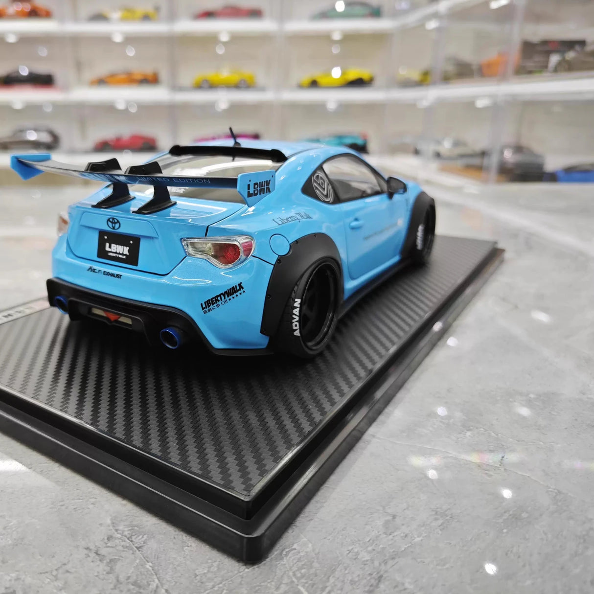 Ignition Toyota 2012 86 Subaru BRZ LBWK Blue 1:18 – Resina Modelo de Resina de Coleção
