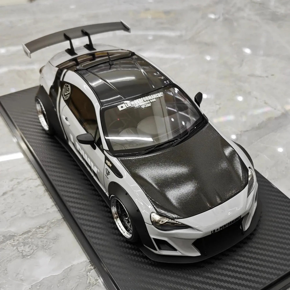 Ignition Toyota 2012 86 Subaru BRZ LBWK Gray 1:18 – Resina Modelo de Resina Colecionável