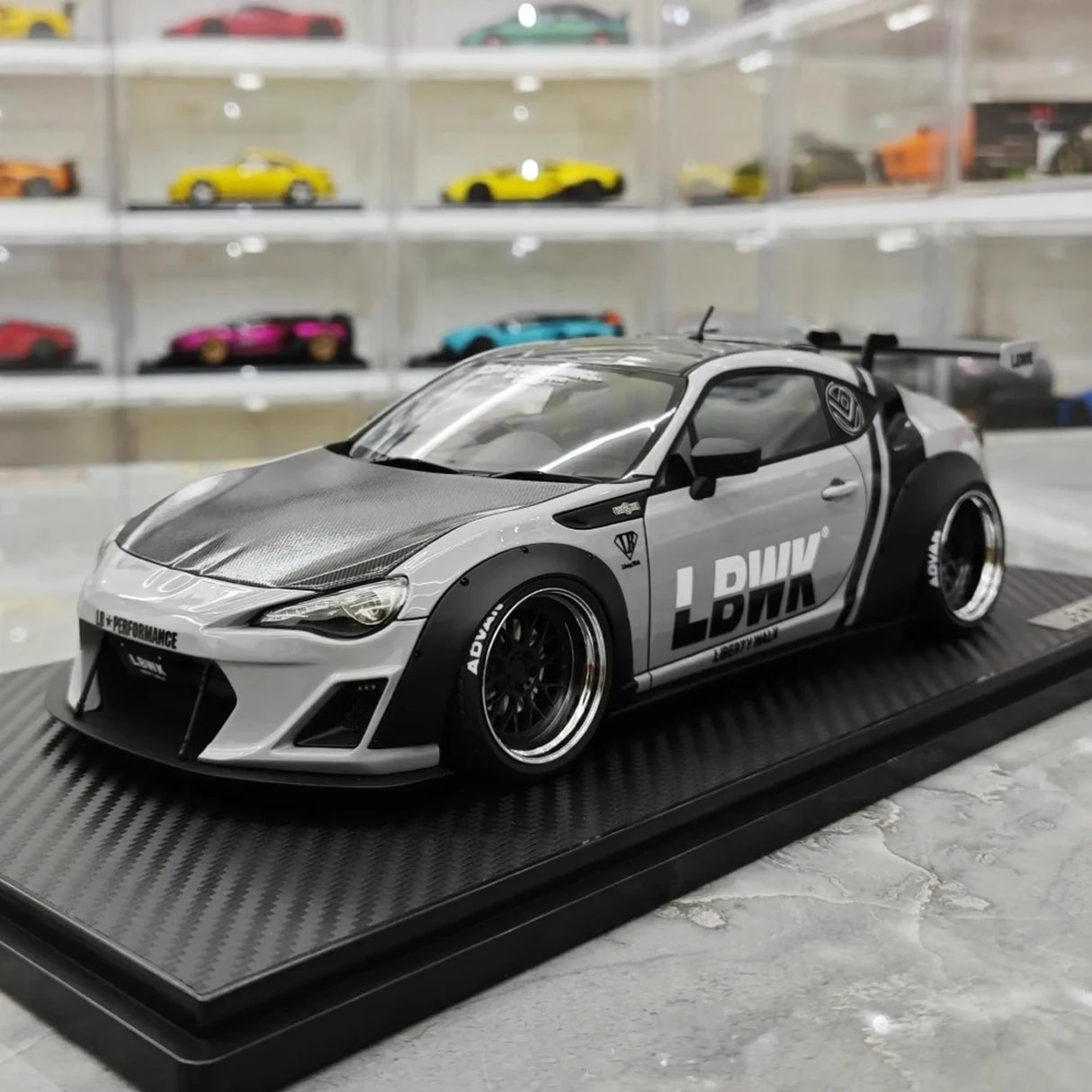 Ignition Toyota 2012 86 Subaru BRZ LBWK Gray 1:18 – Resina Modelo de Resina Colecionável