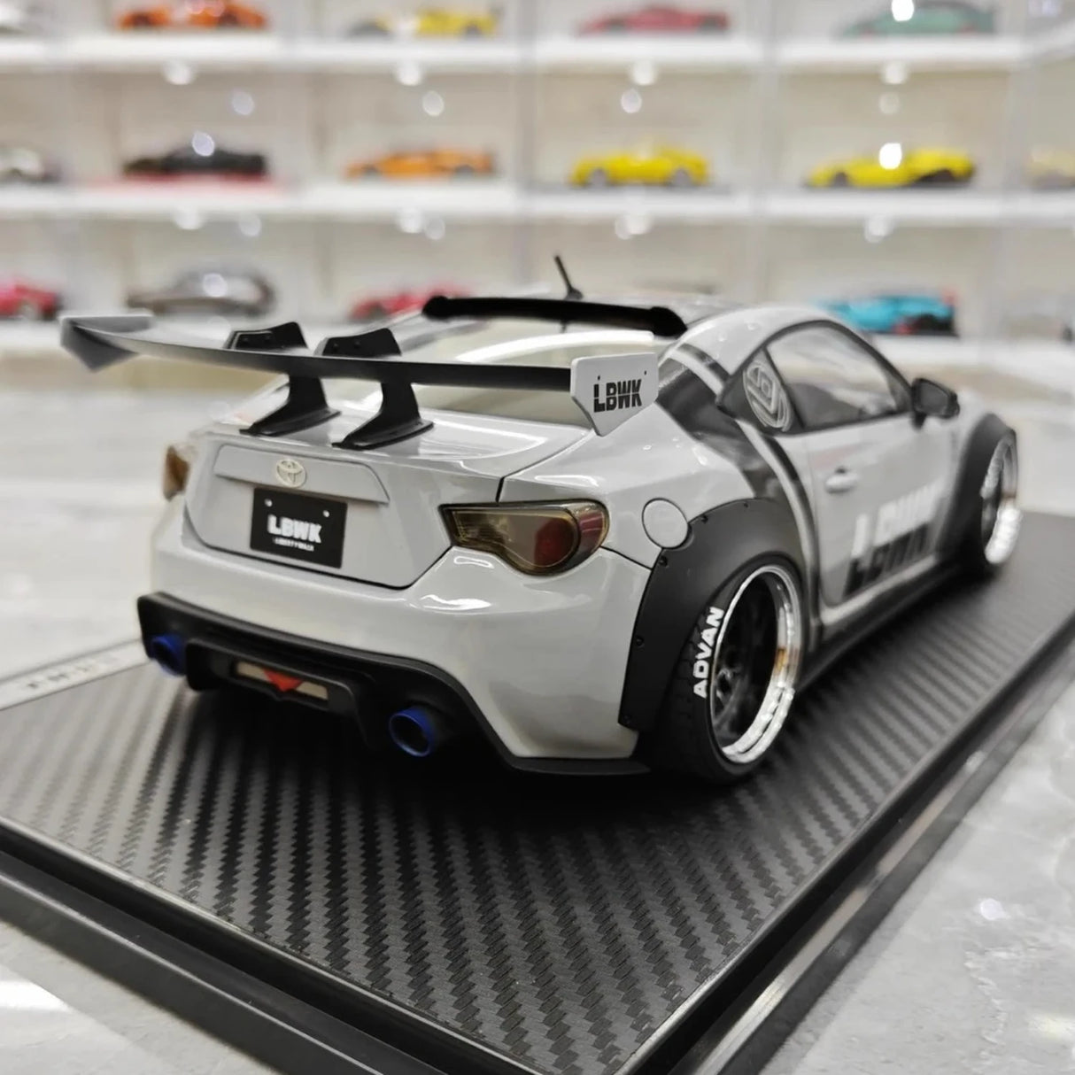 Ignition Toyota 2012 86 Subaru BRZ LBWK Gray 1:18 – Resina Modelo de Resina Colecionável